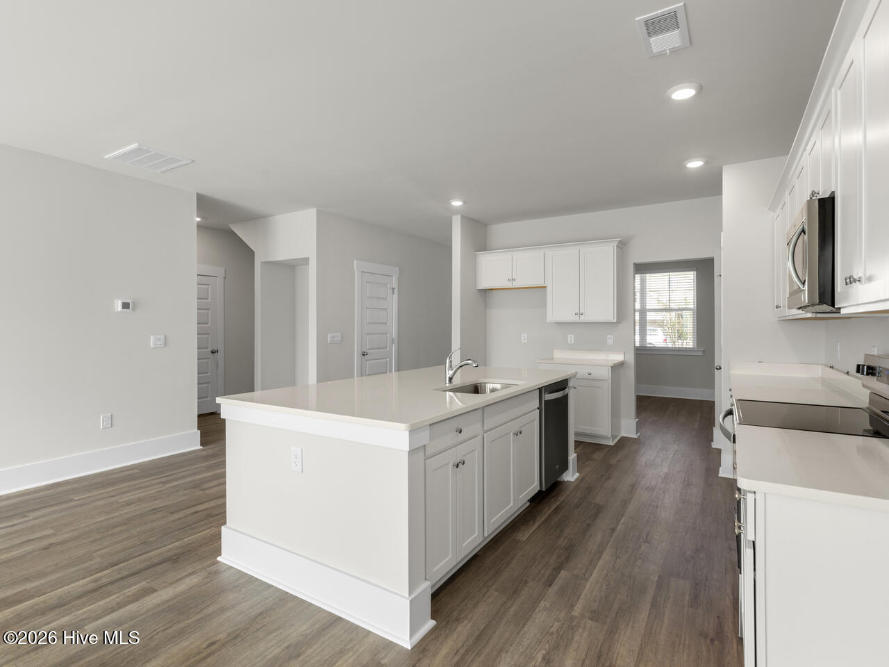 100553189 | Photo 10