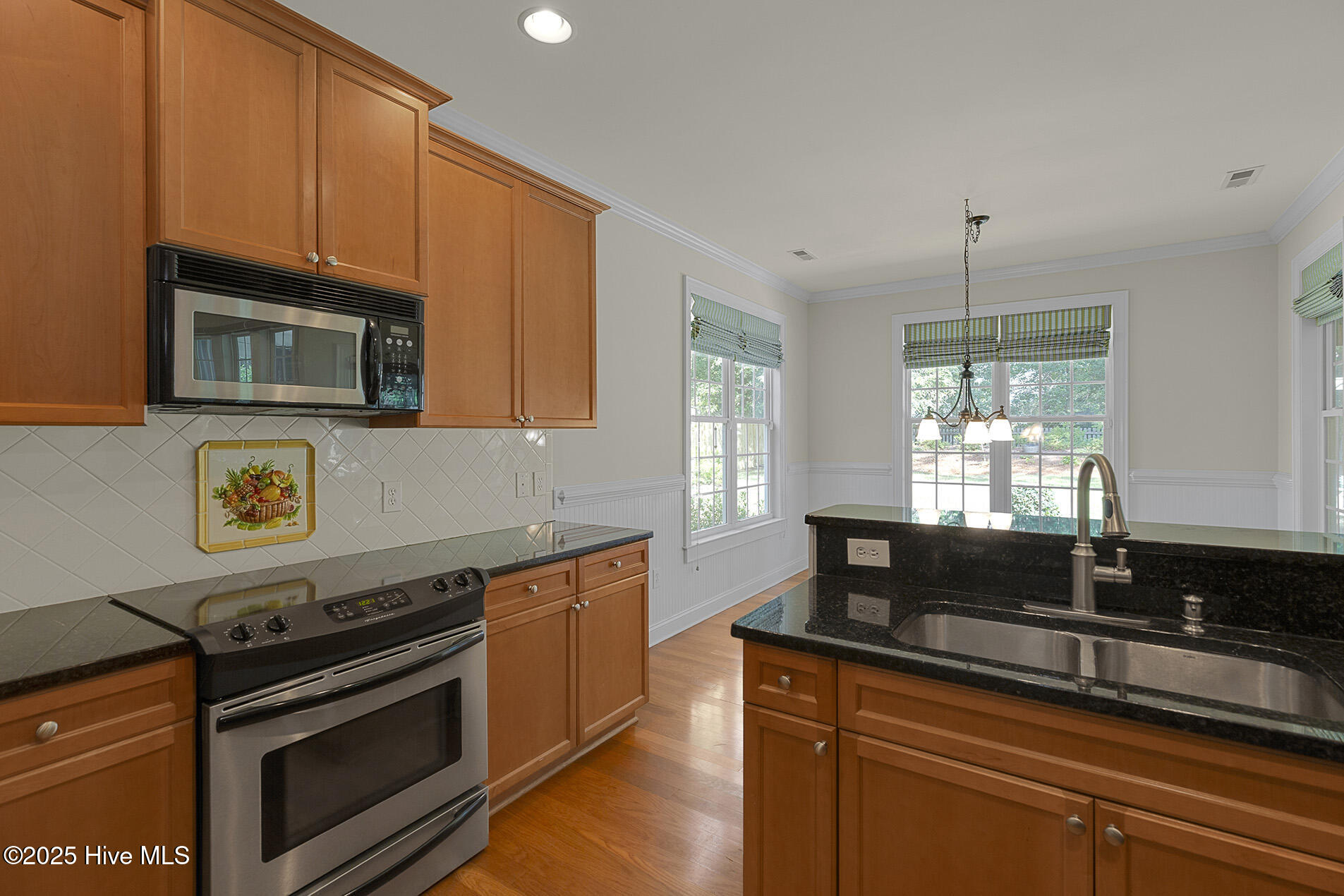 100558223 | Photo 22