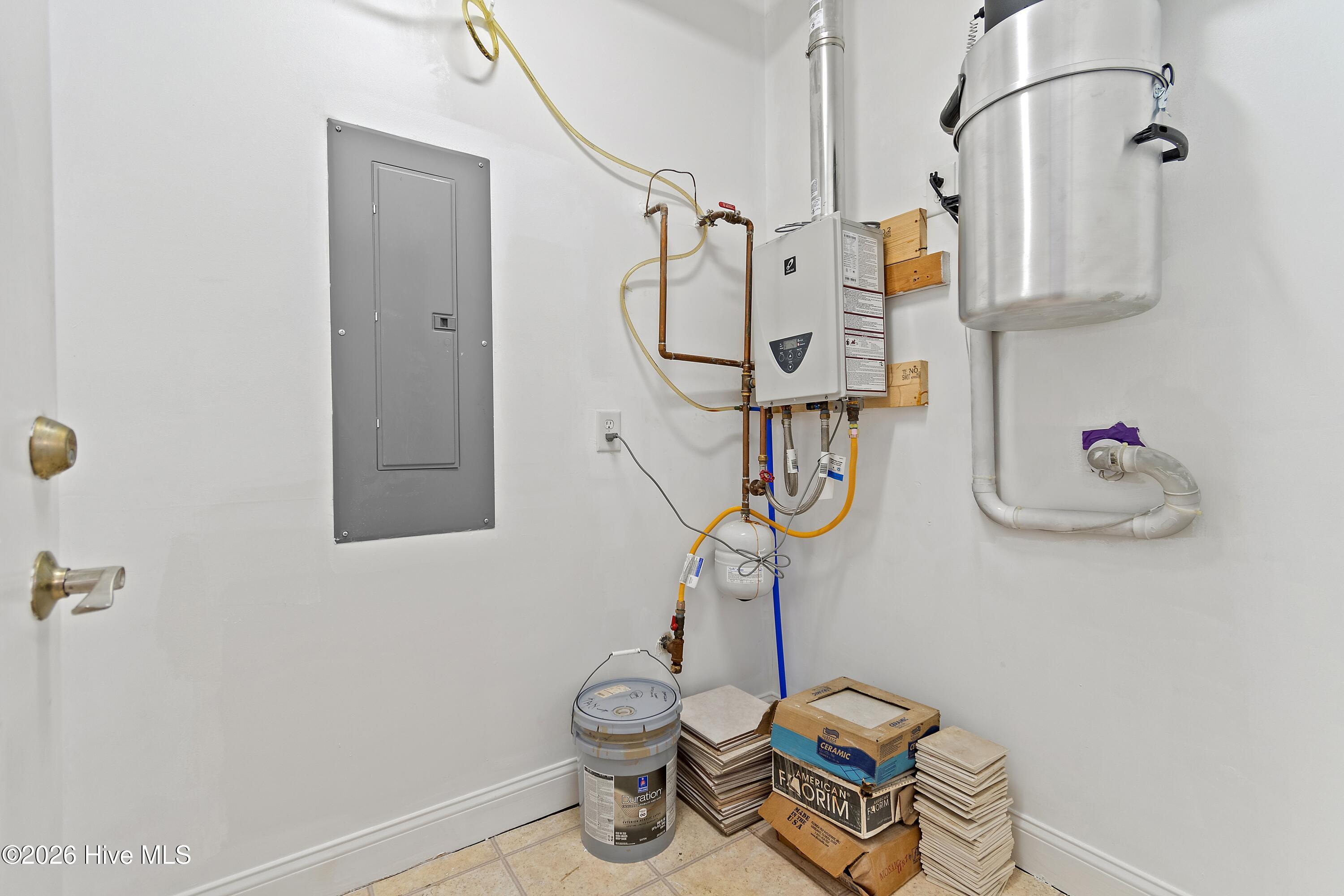 100568662 | Photo 51