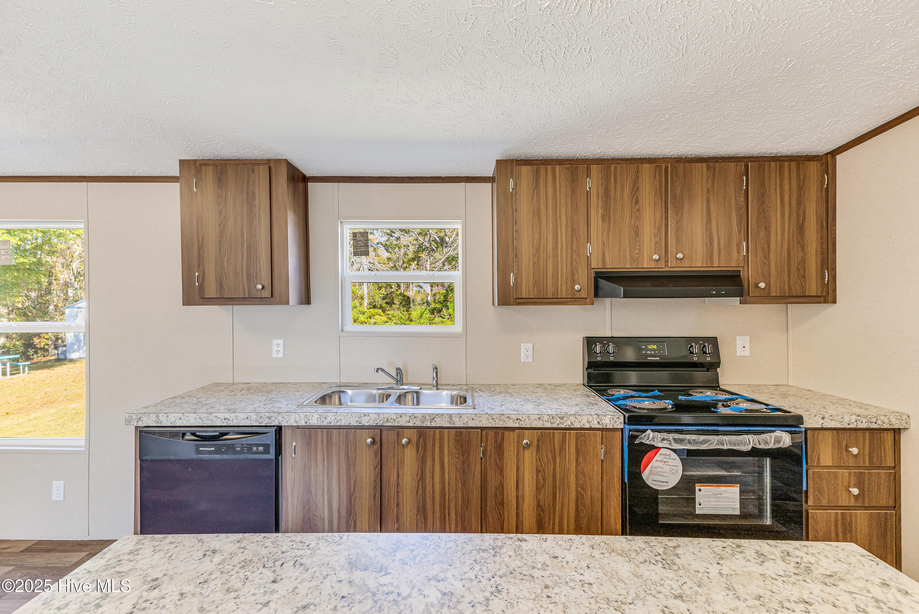 100541007 | Photo 14