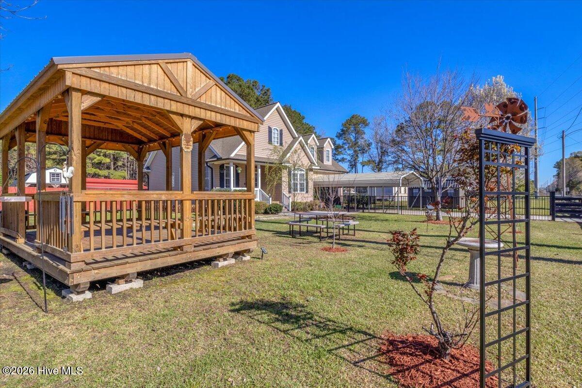 100561788 | Photo 18