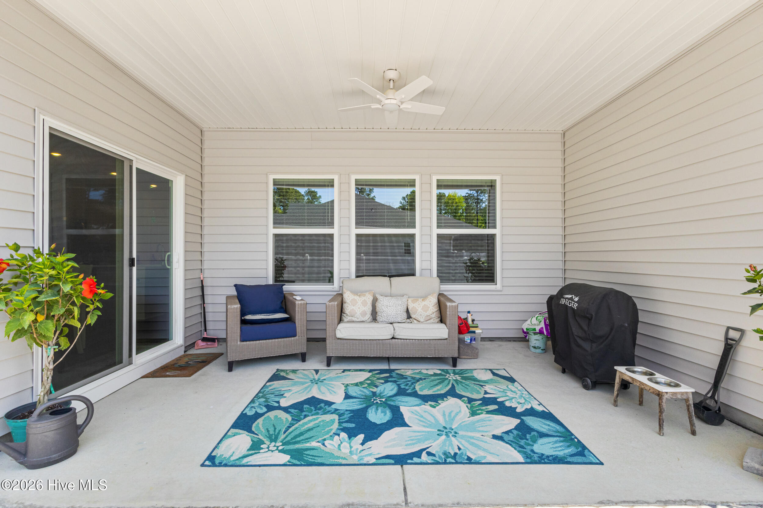 100568412 | Photo 43