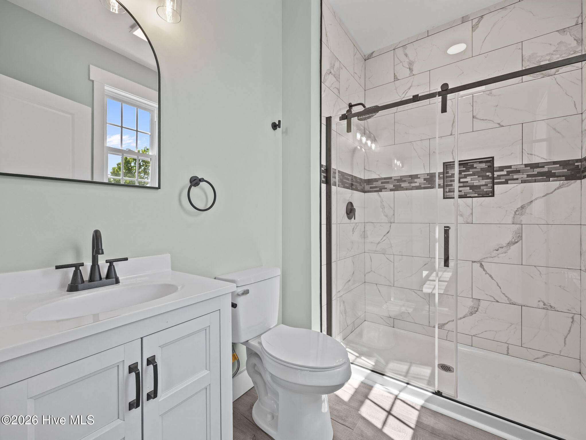 100566341 | Photo 31