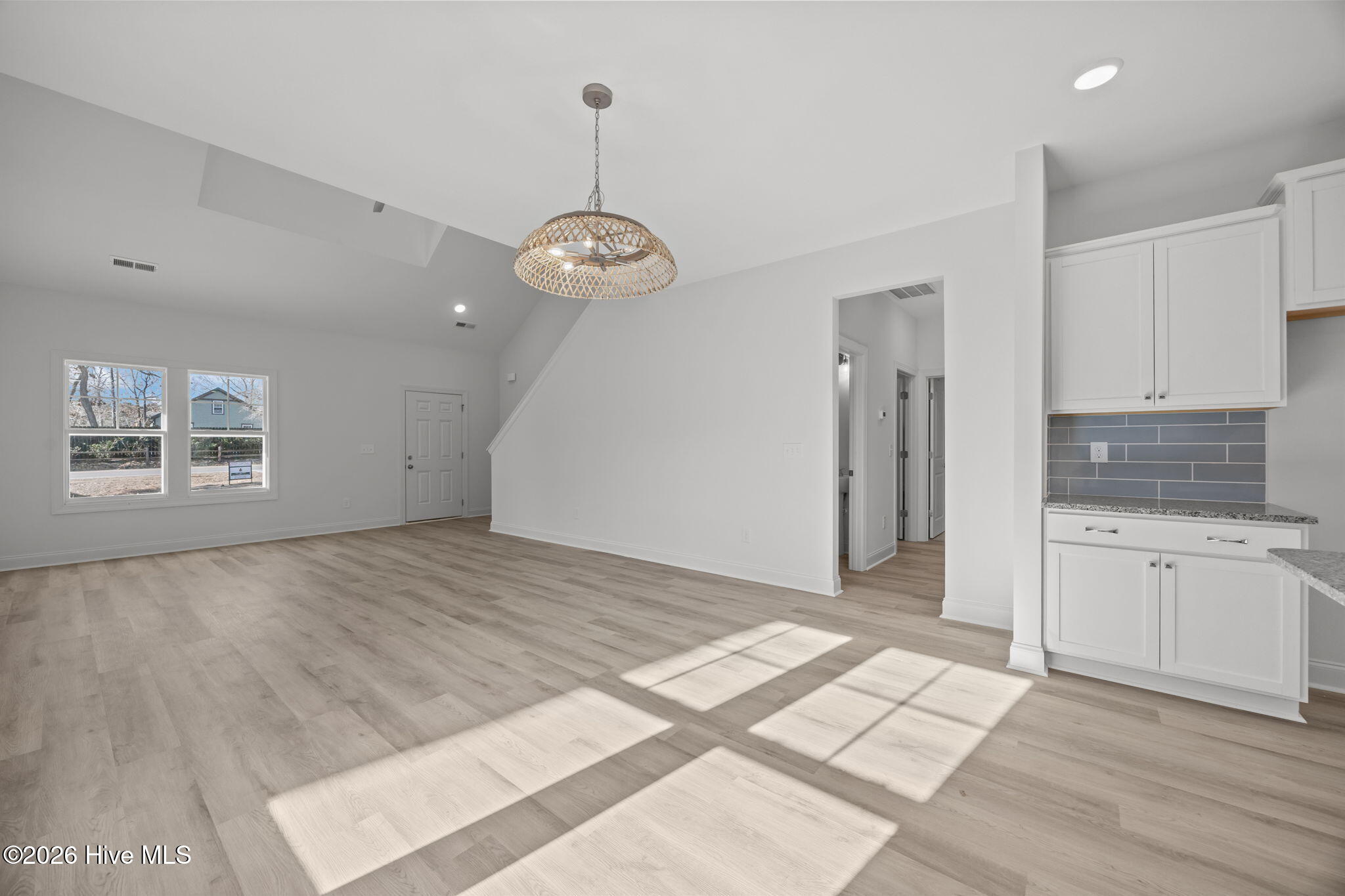 100528574 | Photo 12