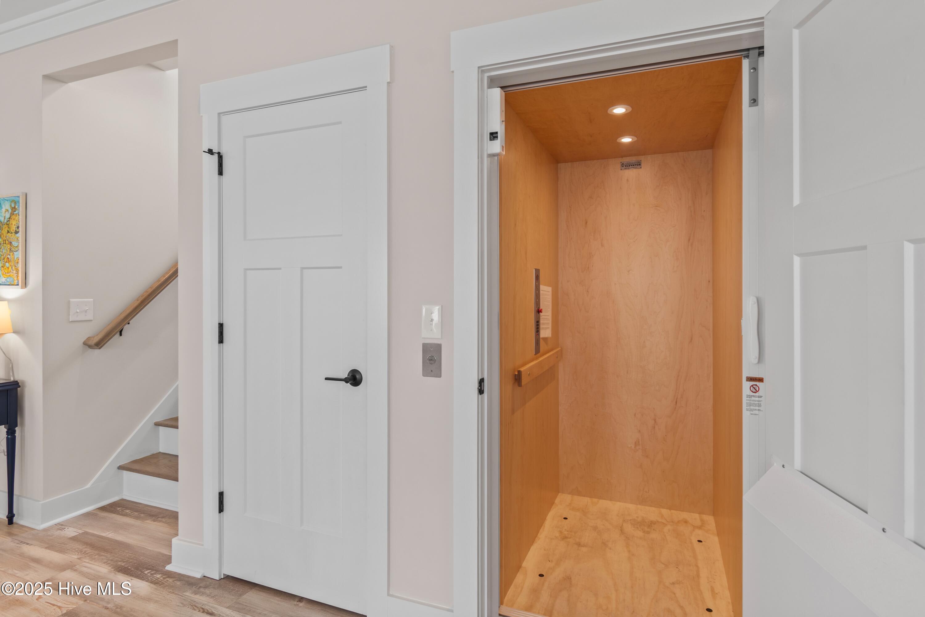 100544300 | Photo 30