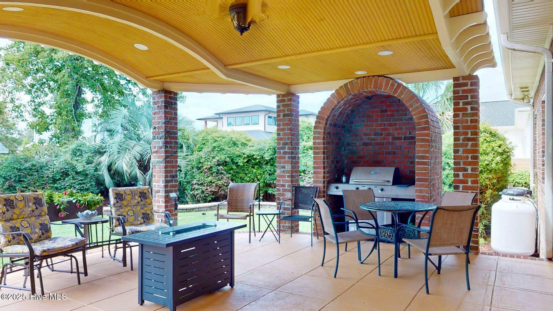 100528011 | Photo 24