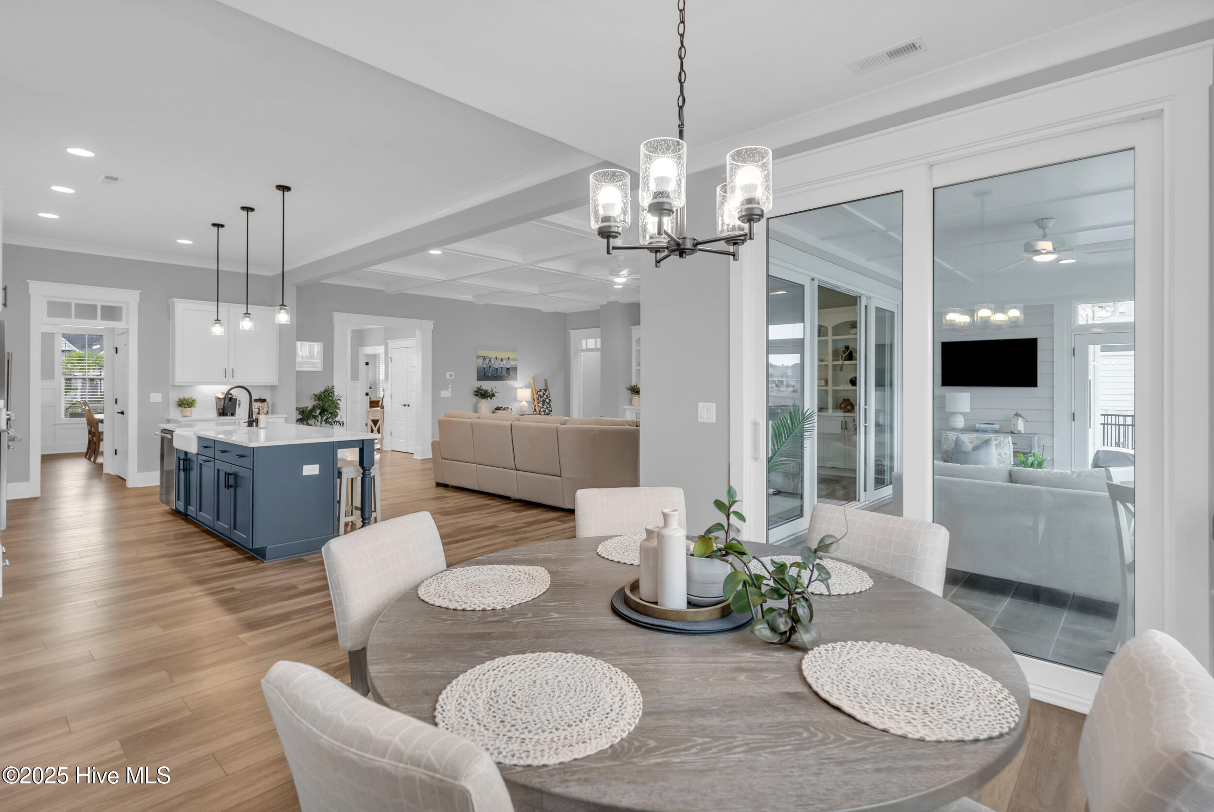 100543142 | Photo 17