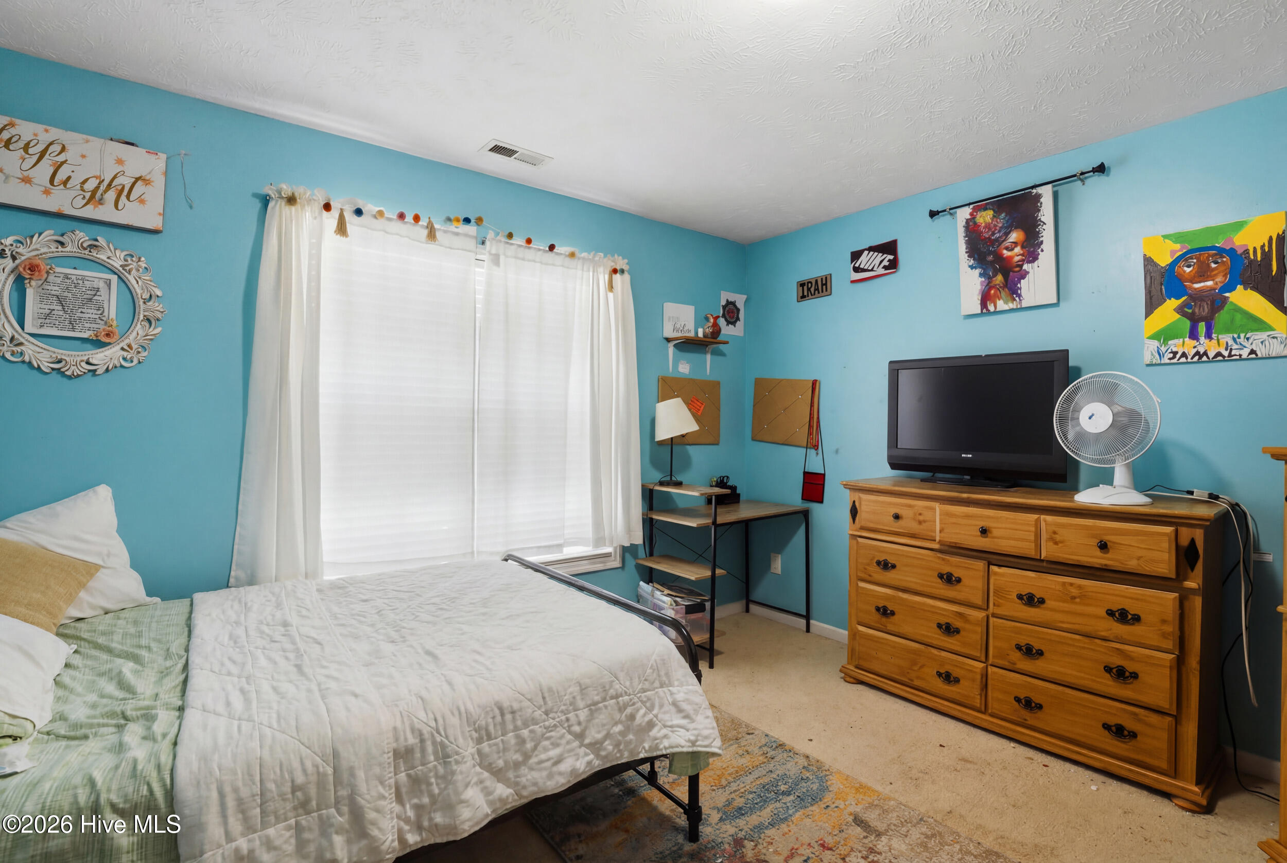 100561590 | Photo 19