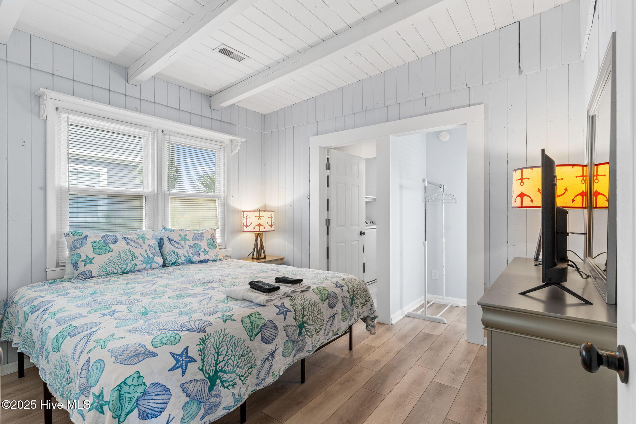 100526809 | Photo 35