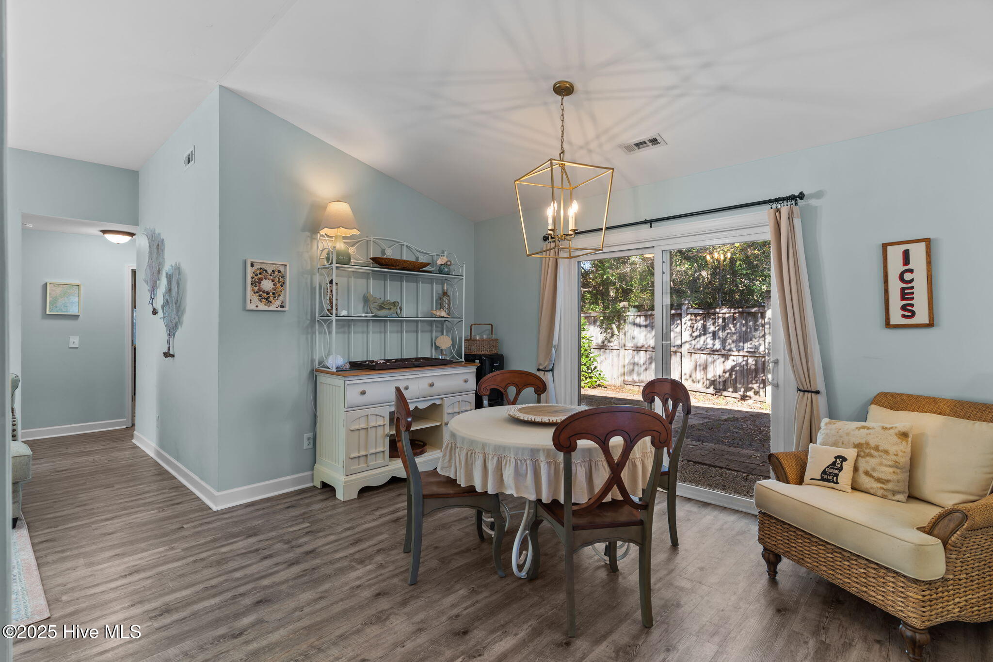 100537422 | Photo 19