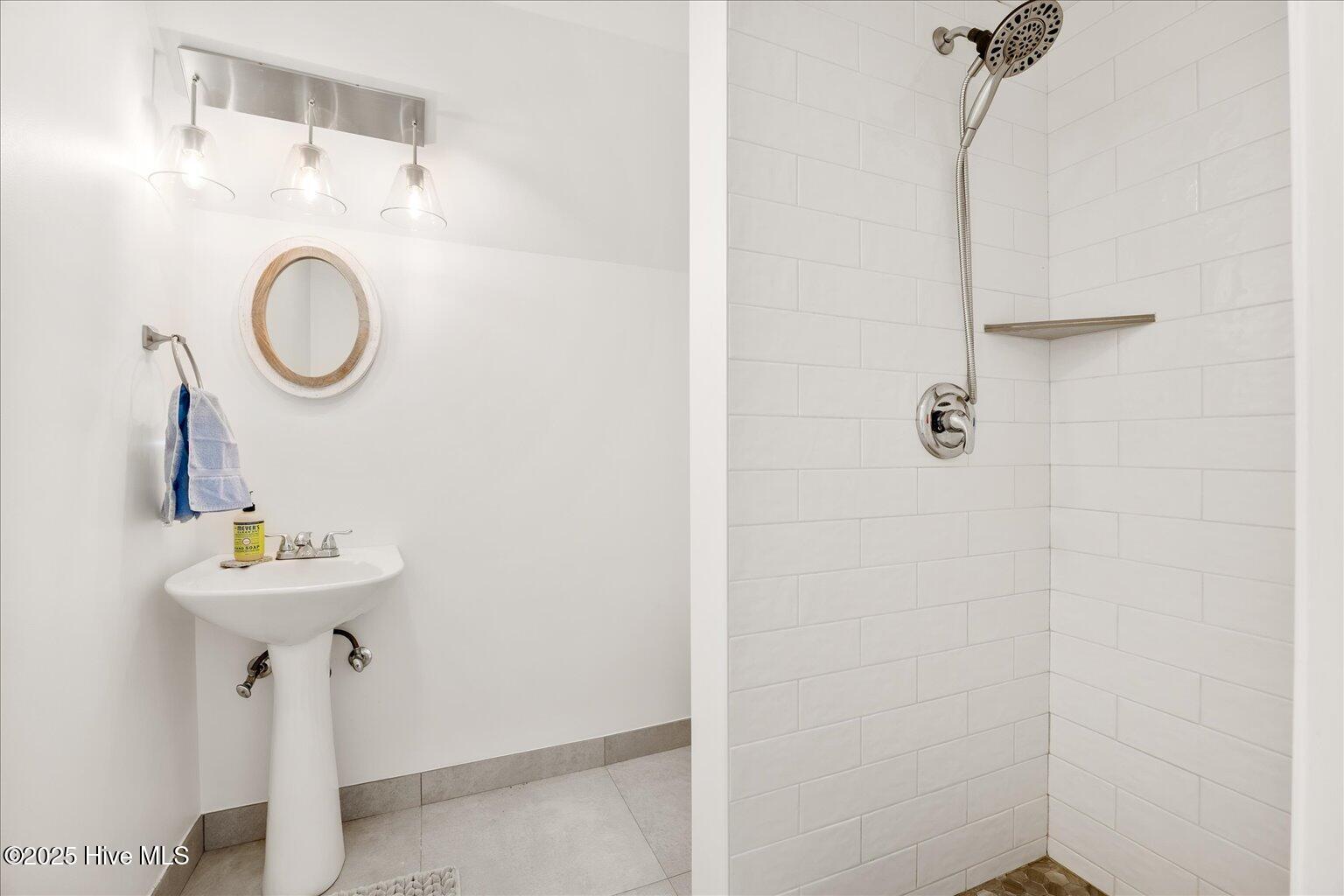 100535280 | Photo 38