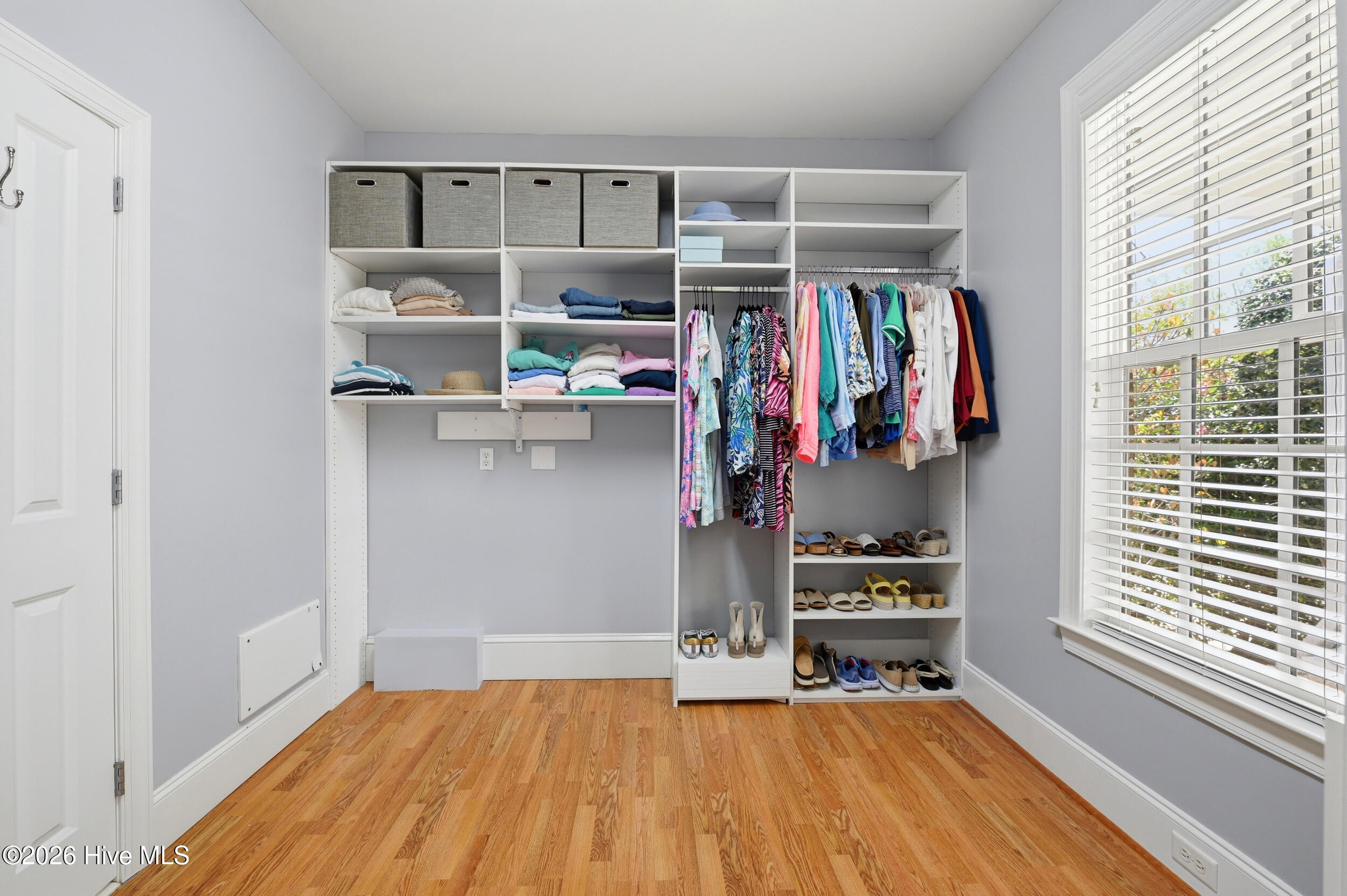 100566106 | Photo 28