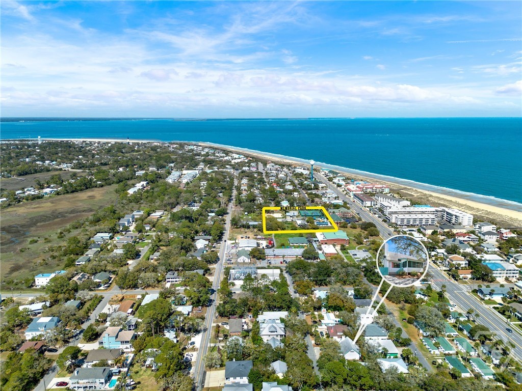 Just steps to the beach and Memorial Park!