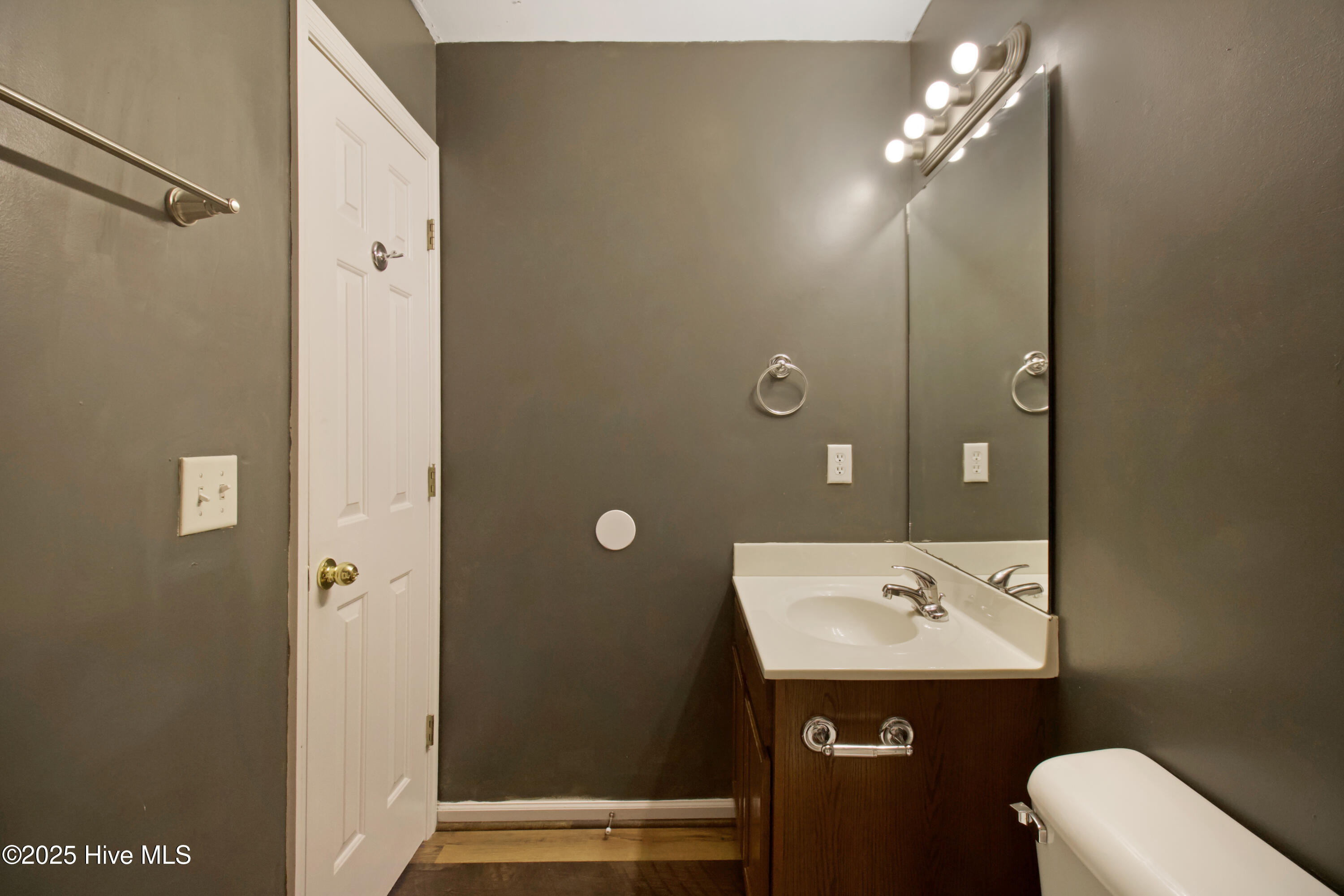 100535024 | Photo 21