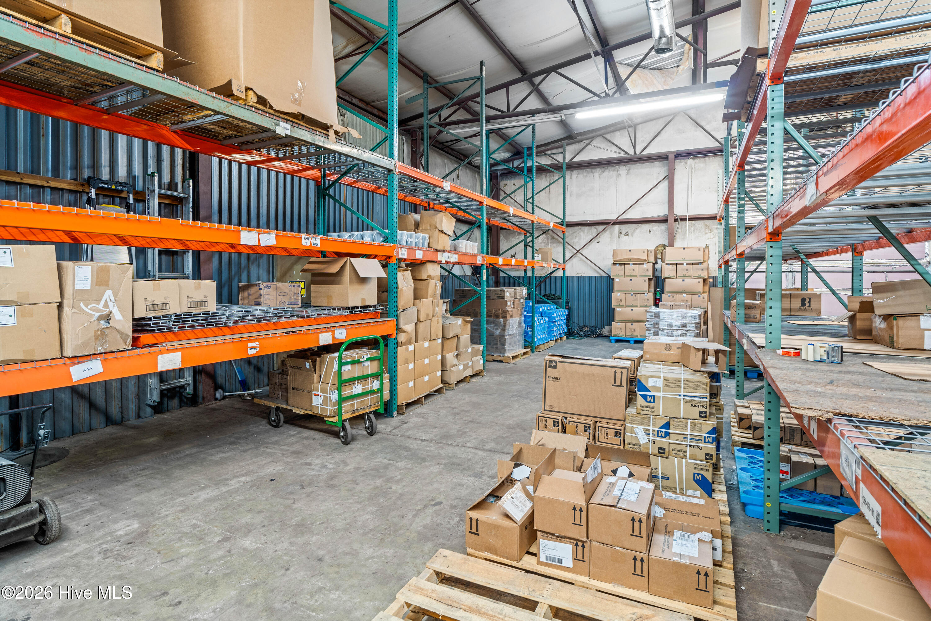 100549965 | Photo 12