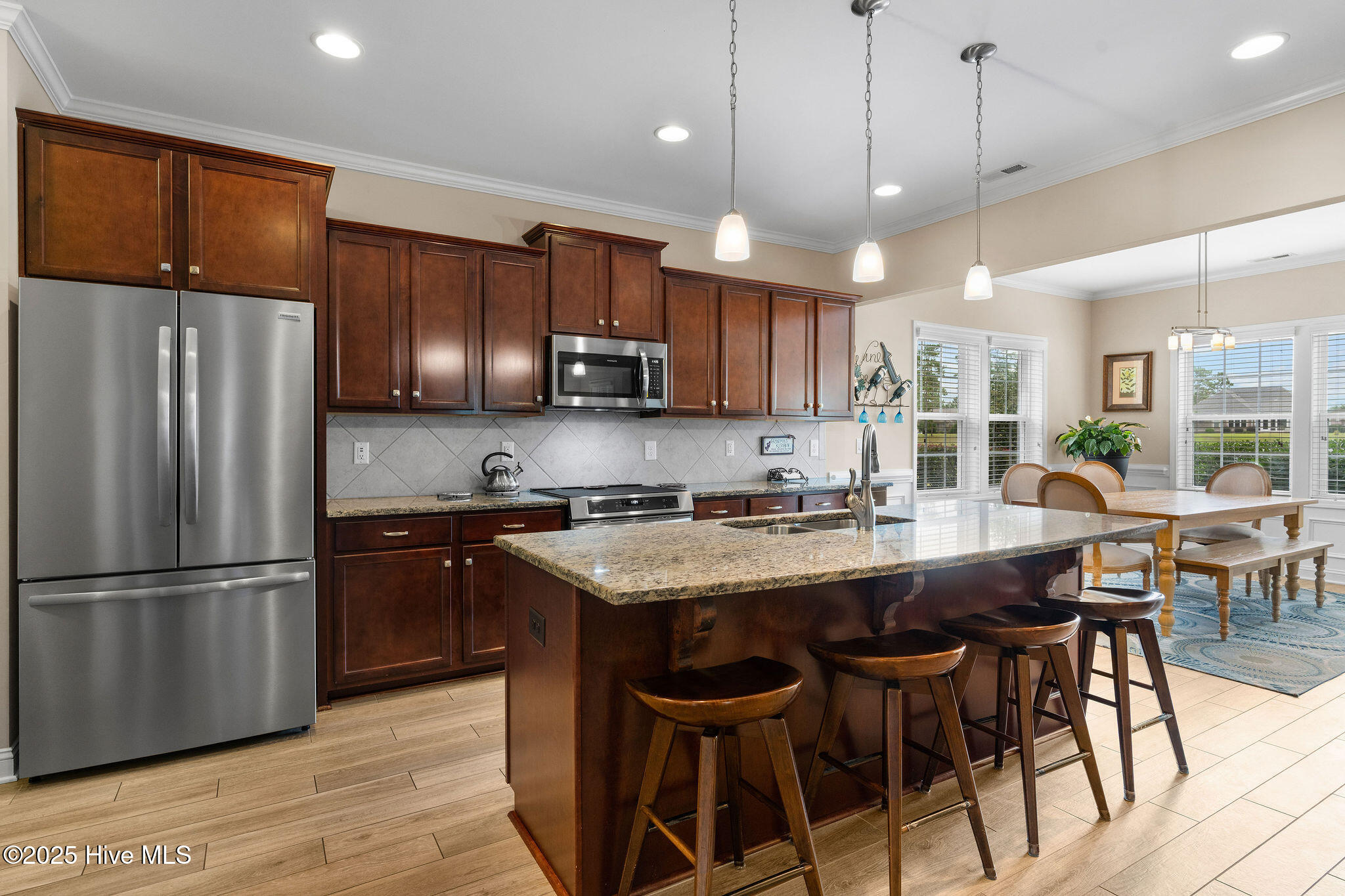 100531104 | Photo 16