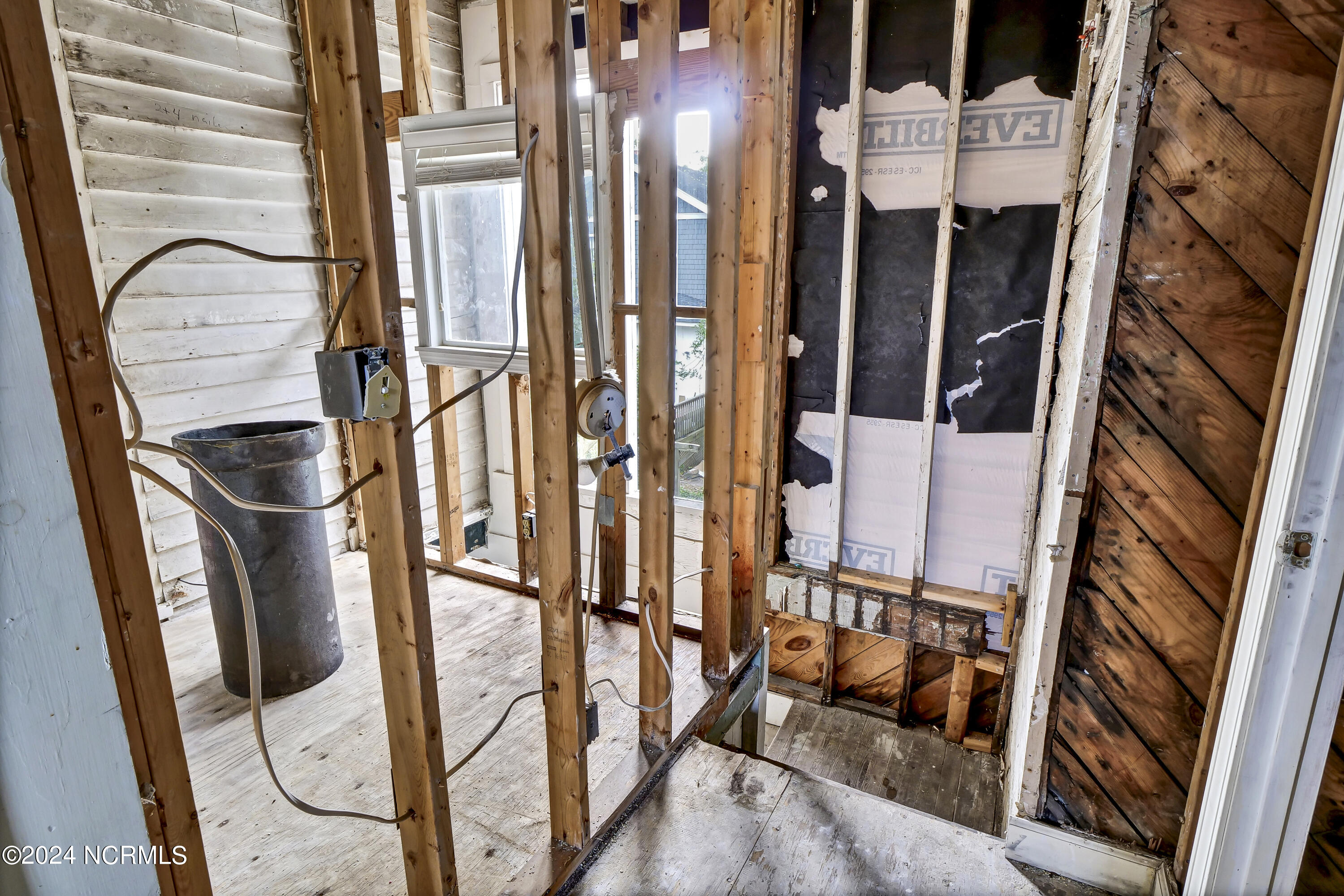 100472145 | Photo 49