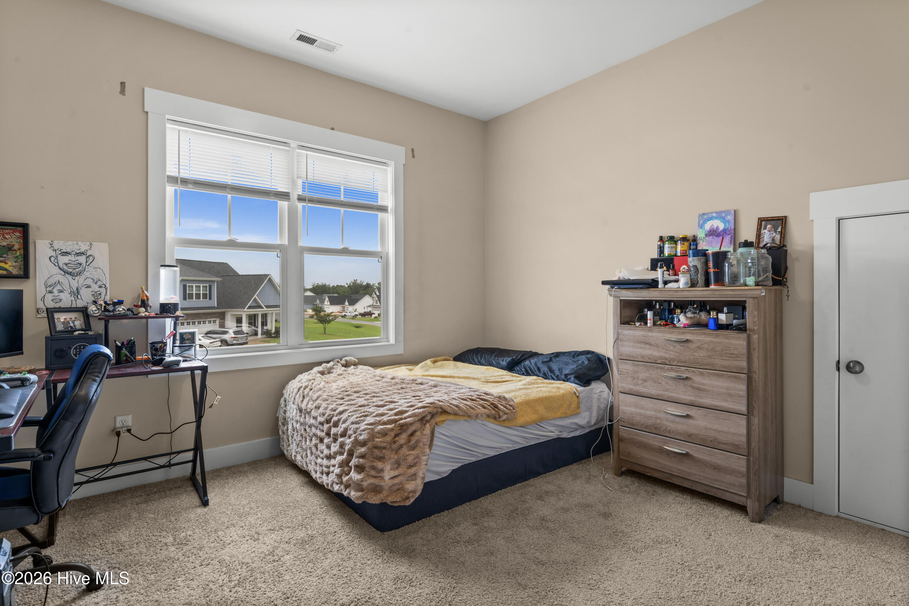 100569273 | Photo 38