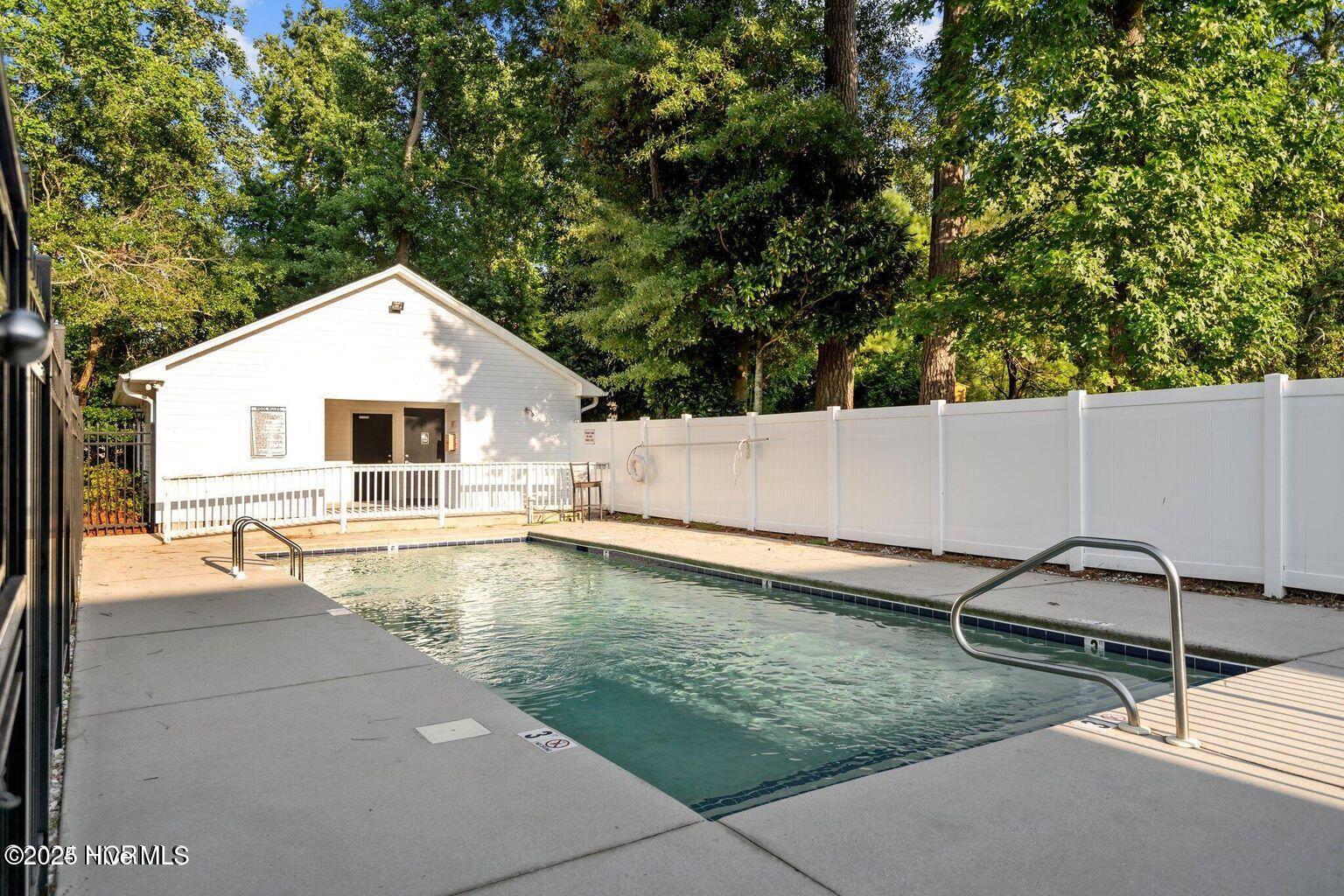 100496889 | Photo 36