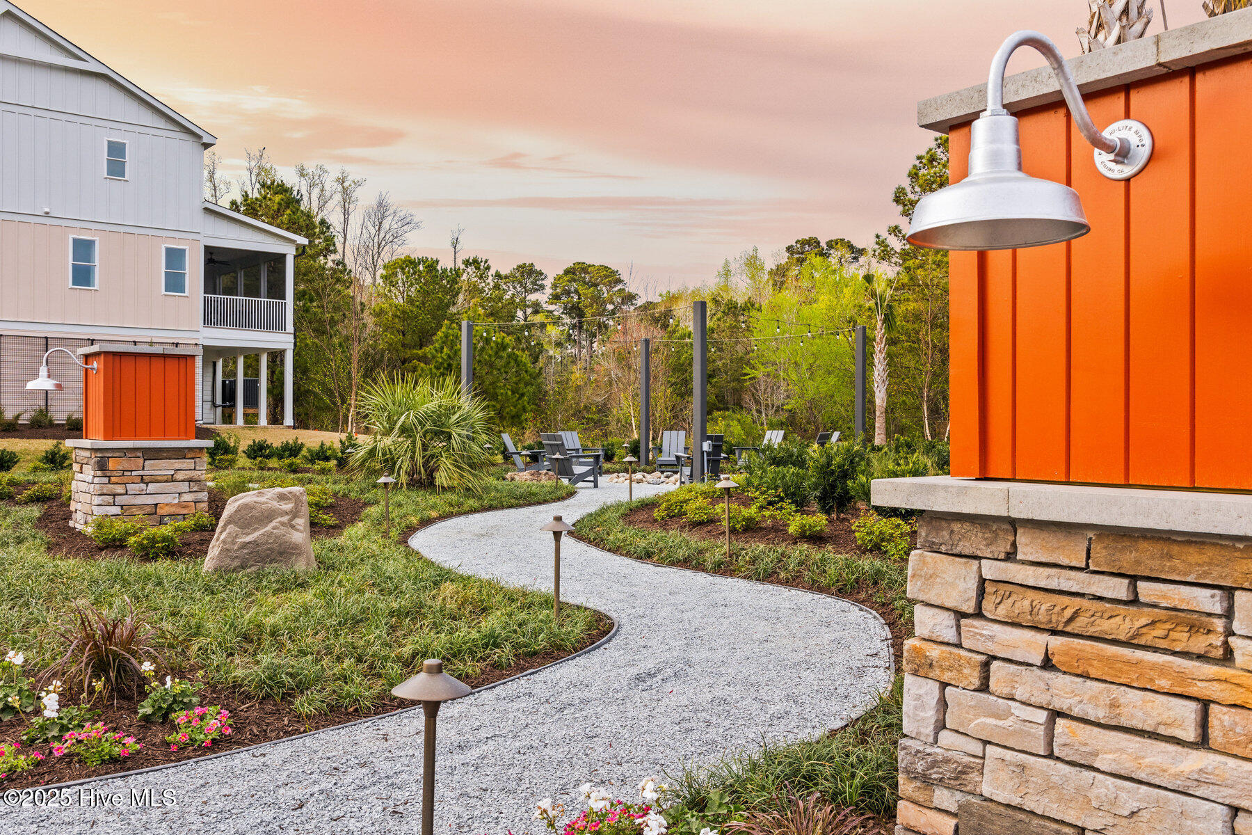 100499028 | Photo 38