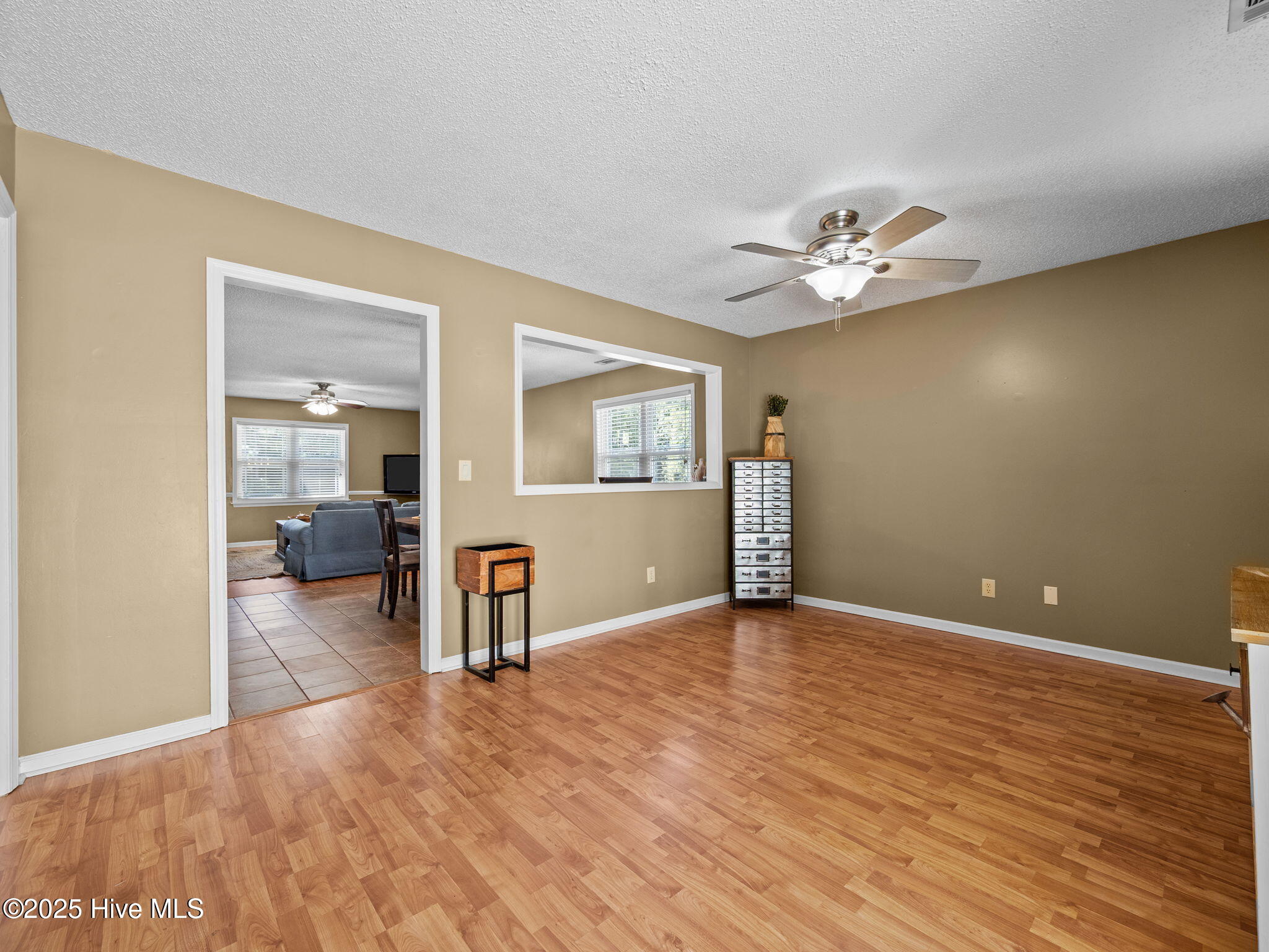 100530751 | Photo 16