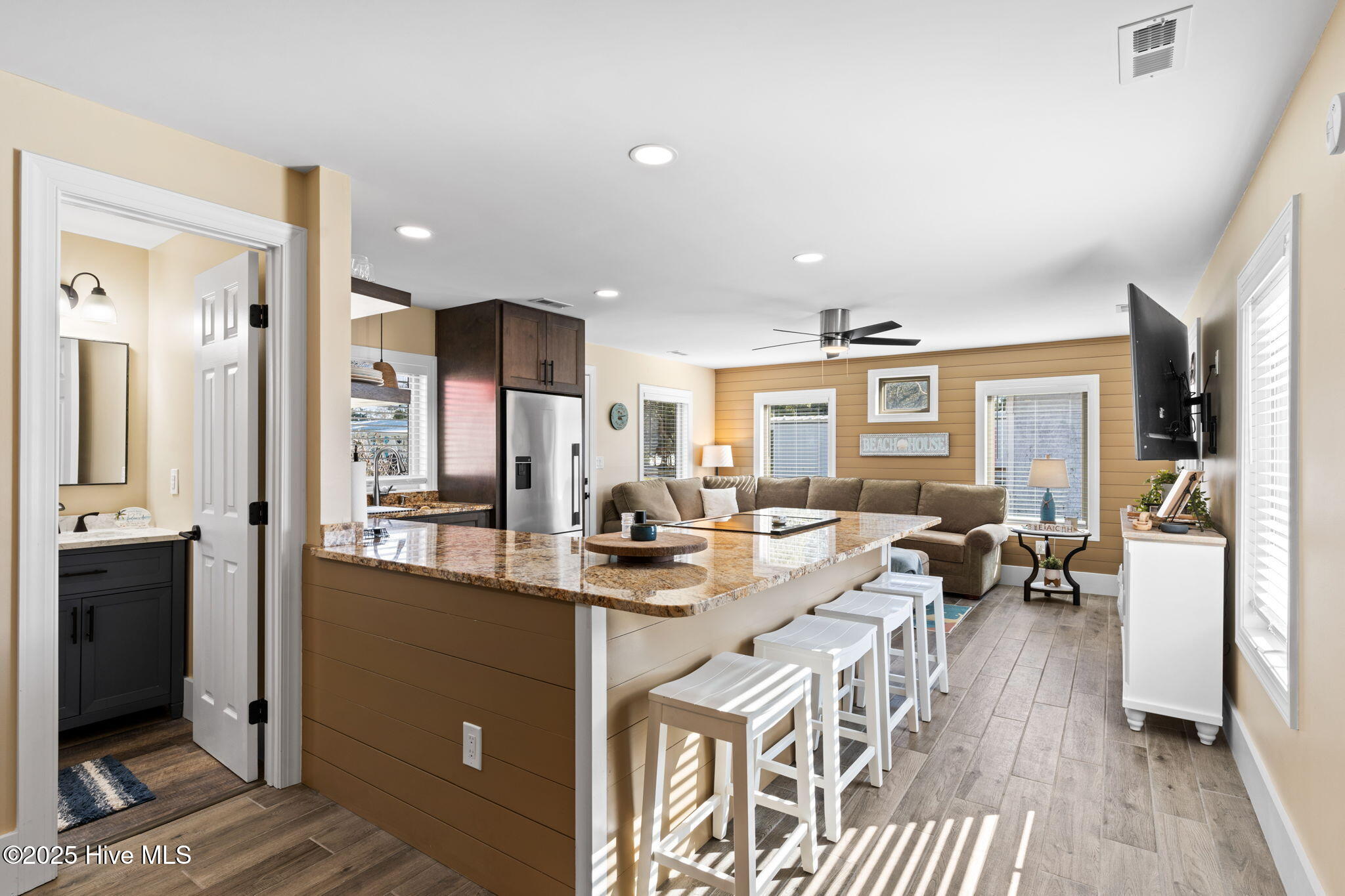 100539848 | Photo 13