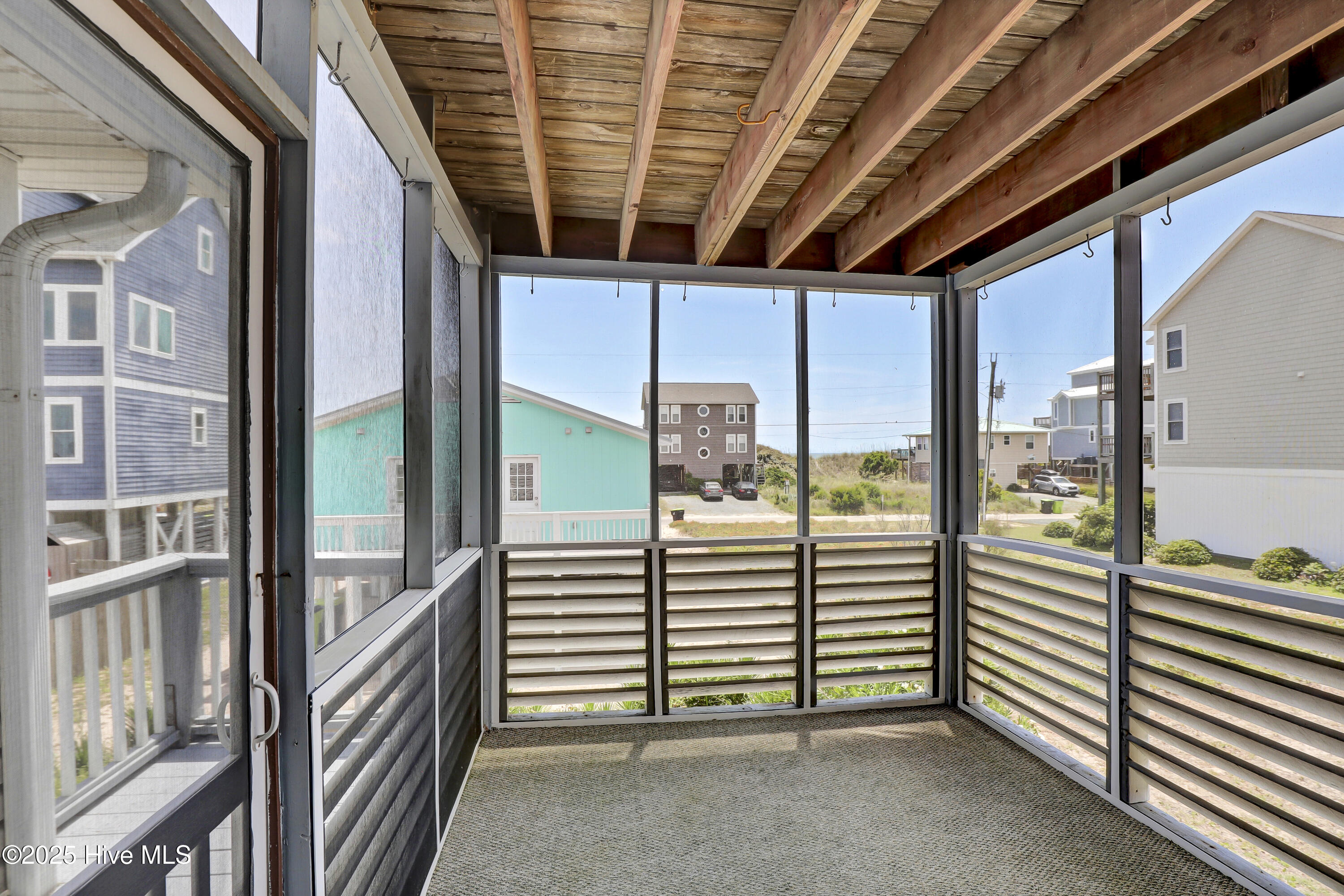 100521146 | Photo 12