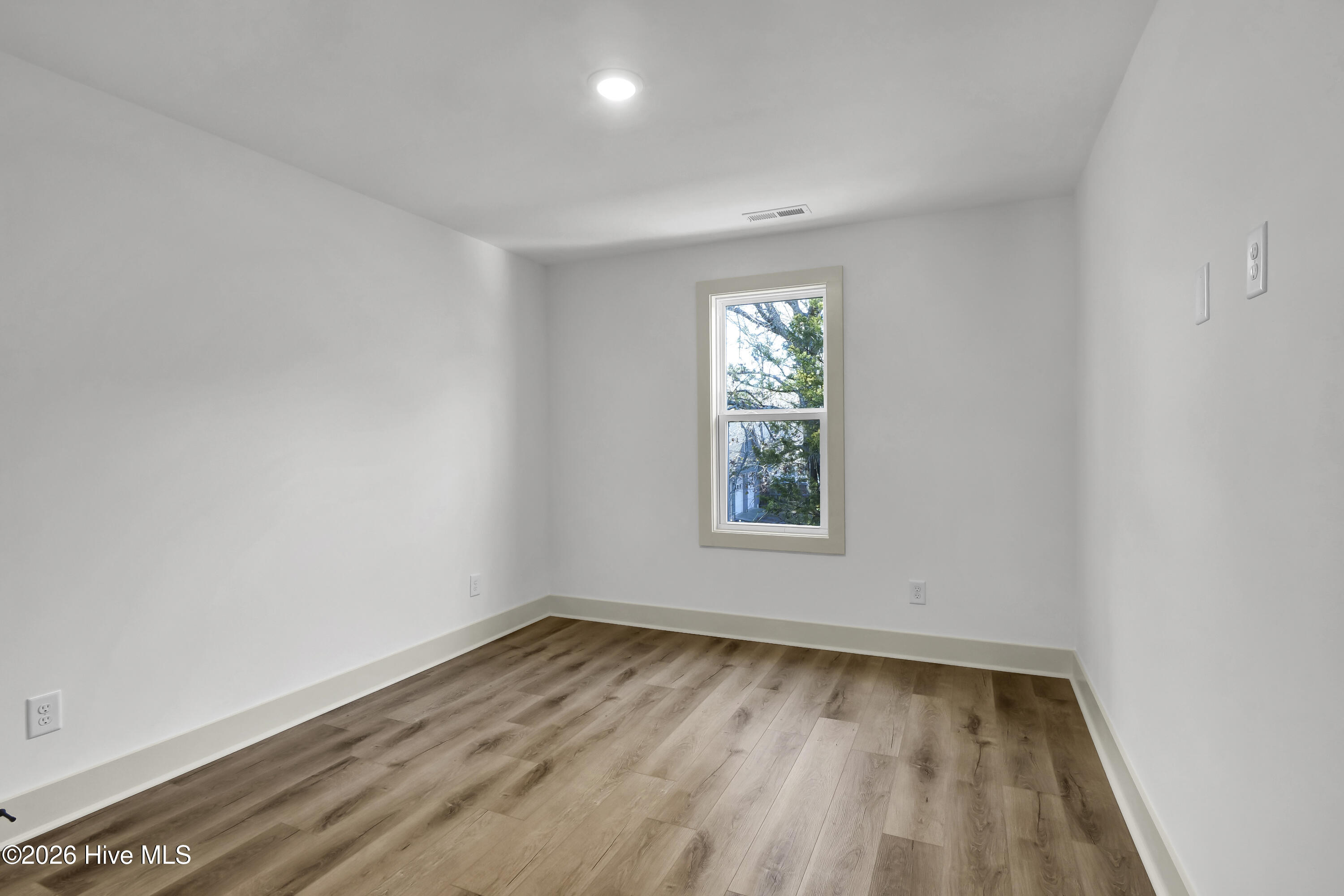 100567308 | Photo 22