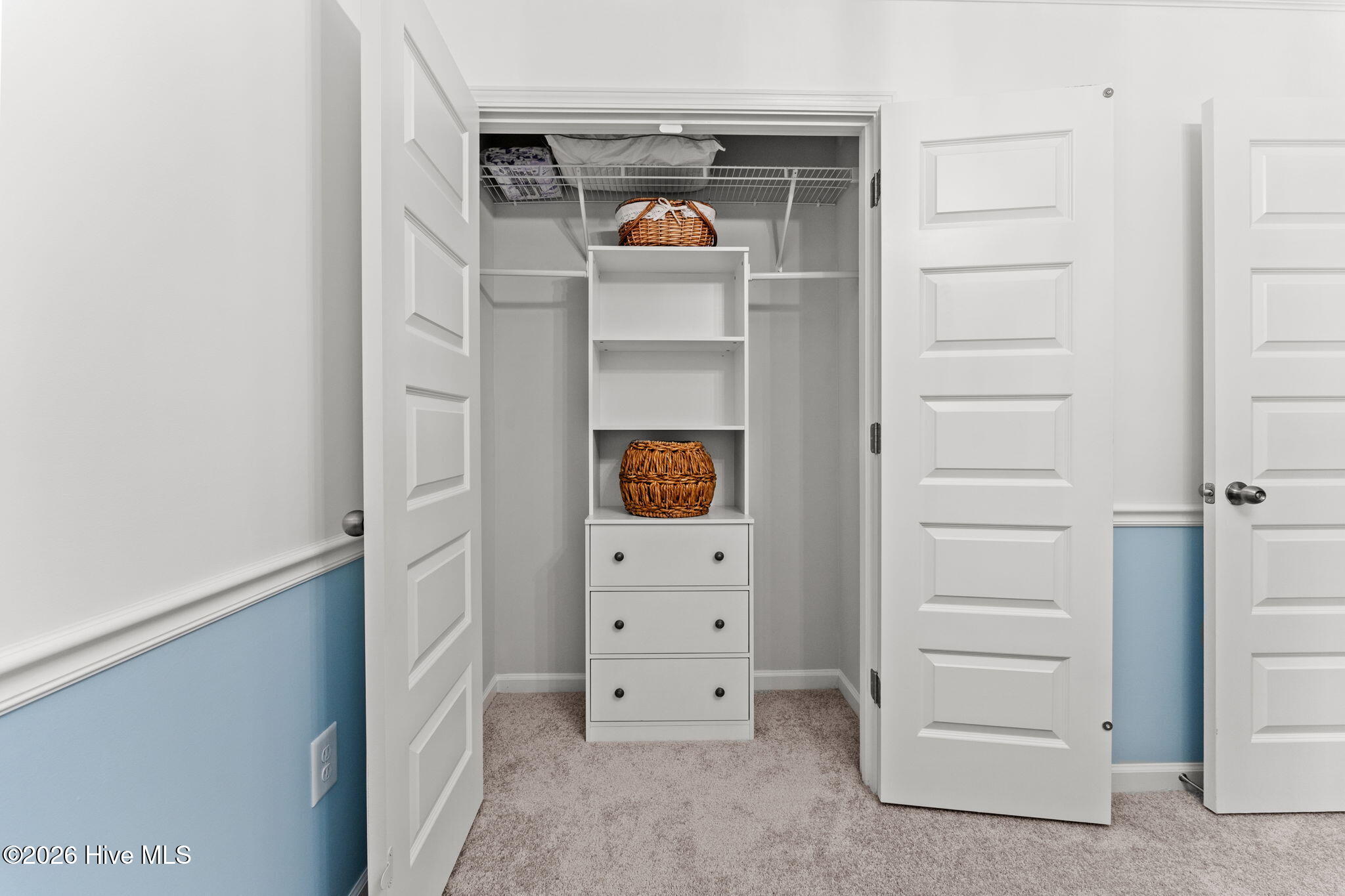 100566153 | Photo 30