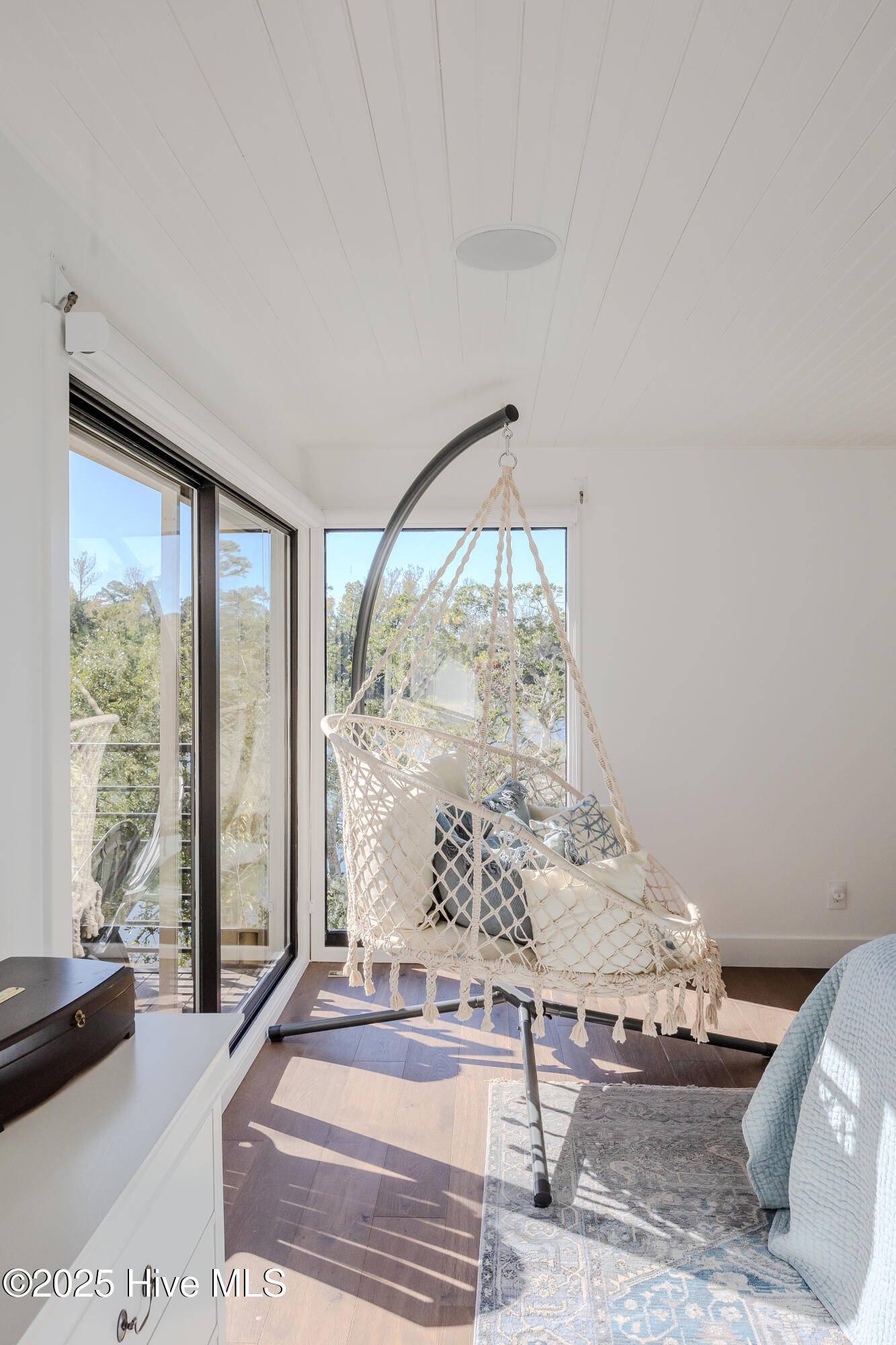 100518193 | Photo 42