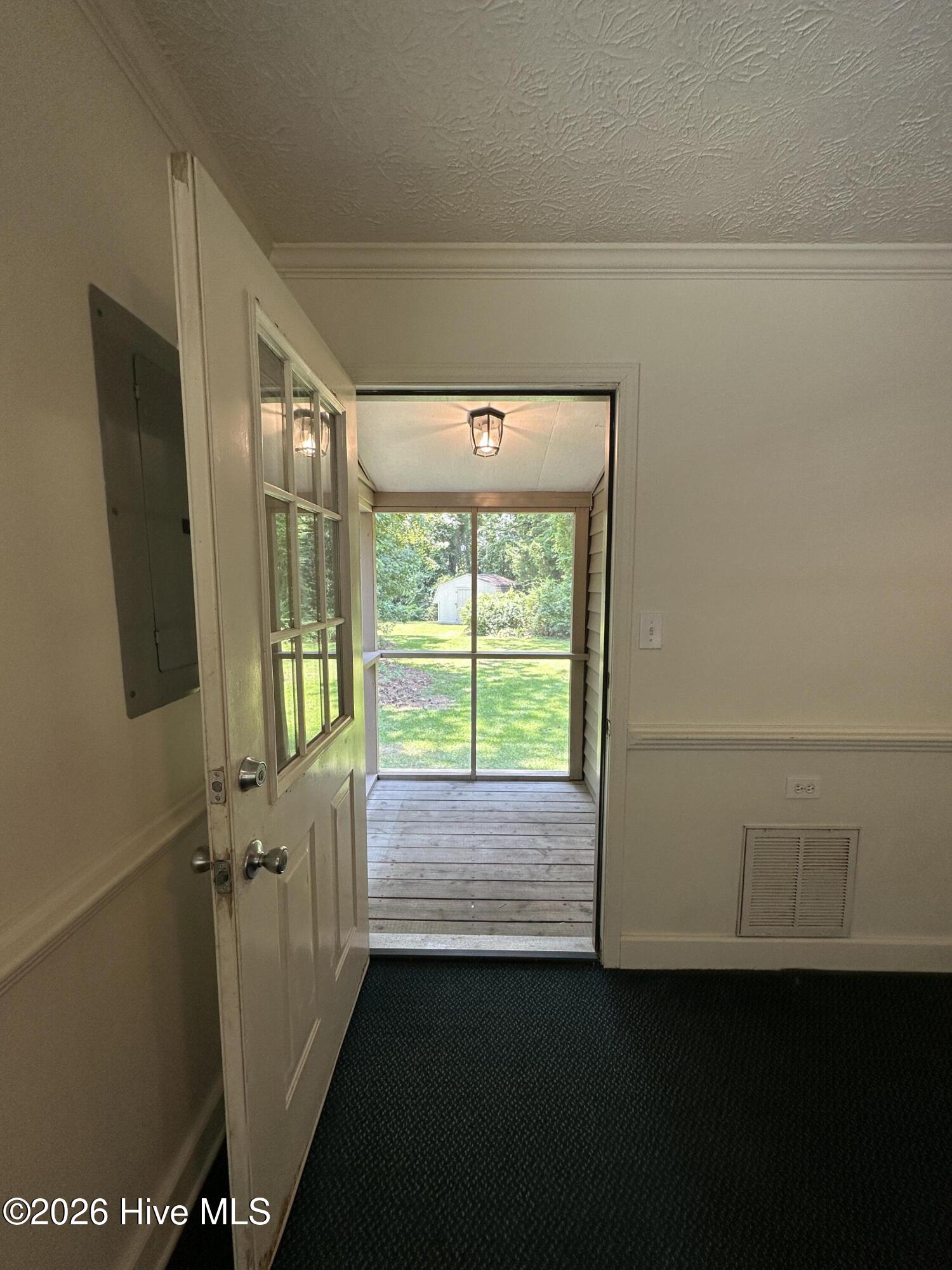 100556259 | Photo 11