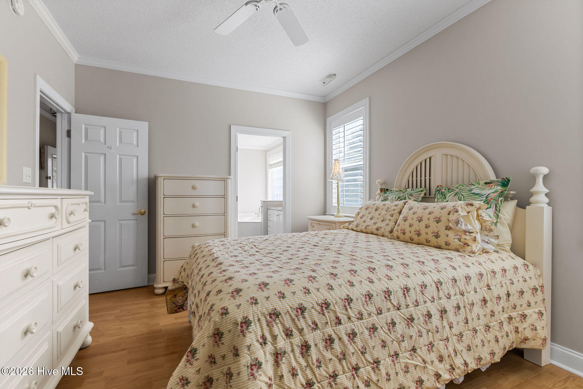 100565835 | Photo 20