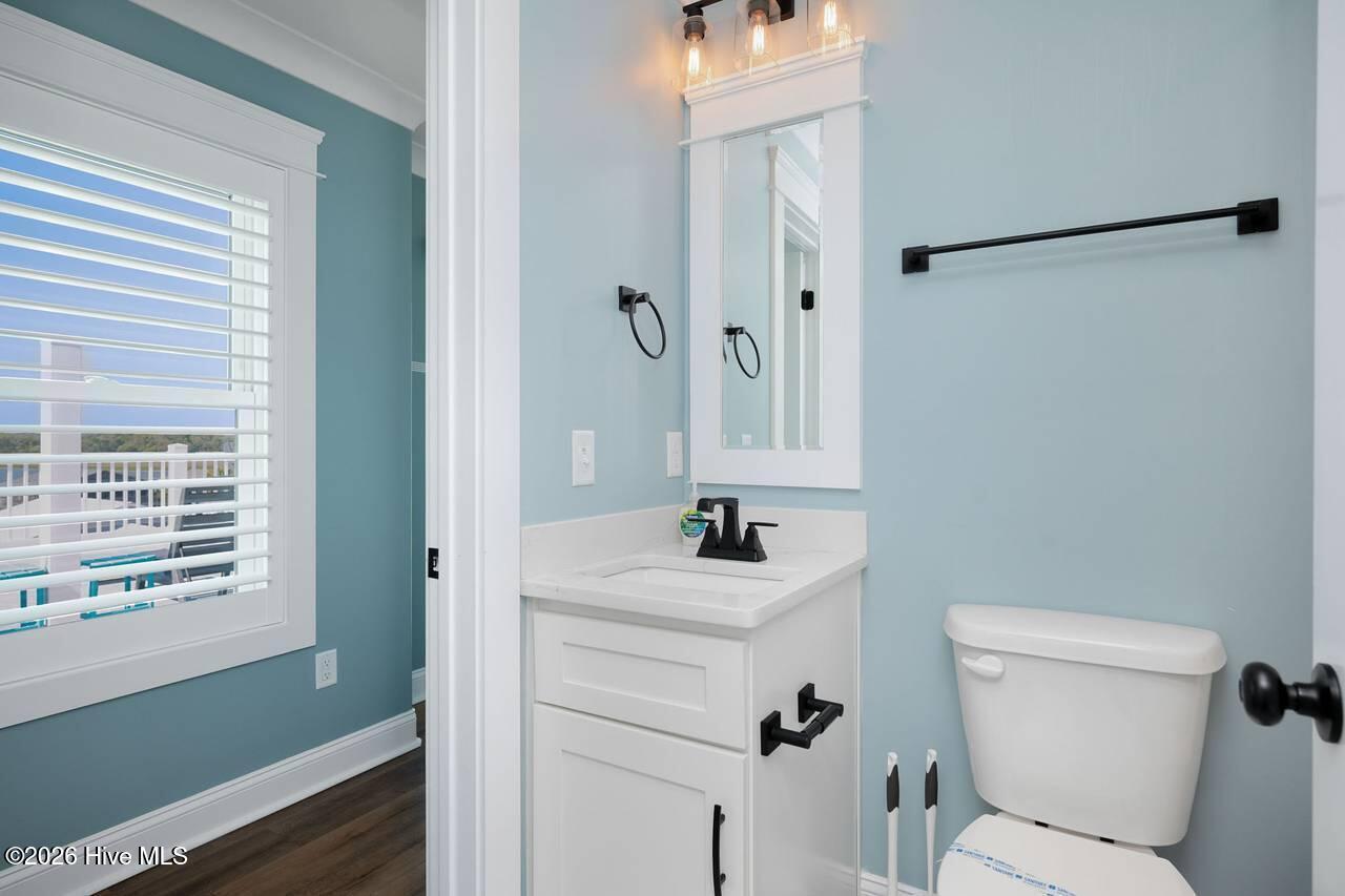 100560212 | Photo 74