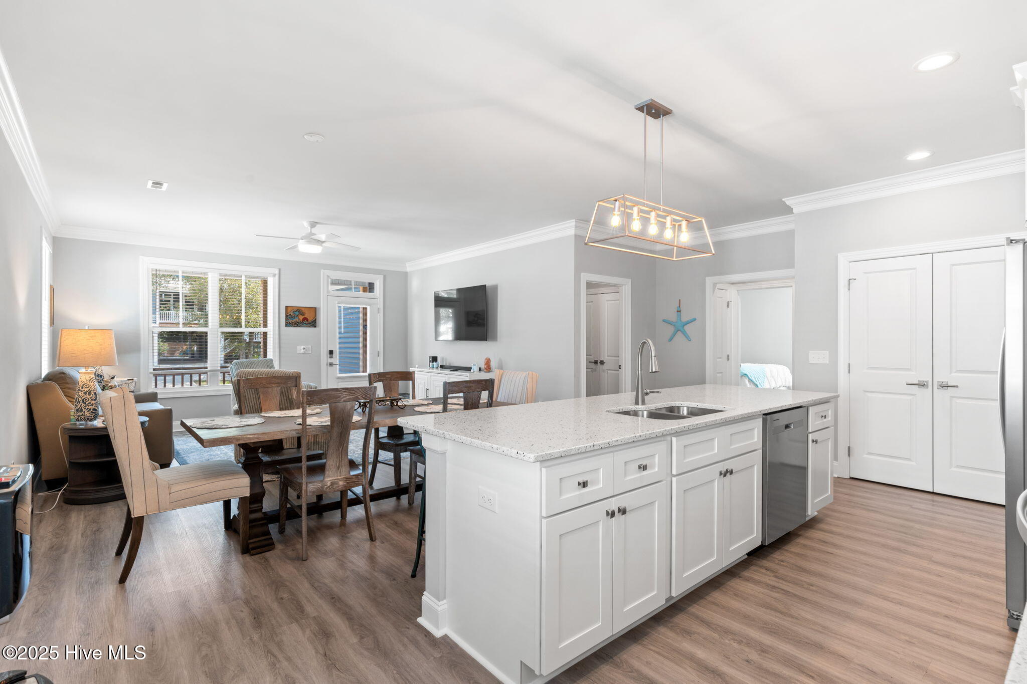 100535167 | Photo 52