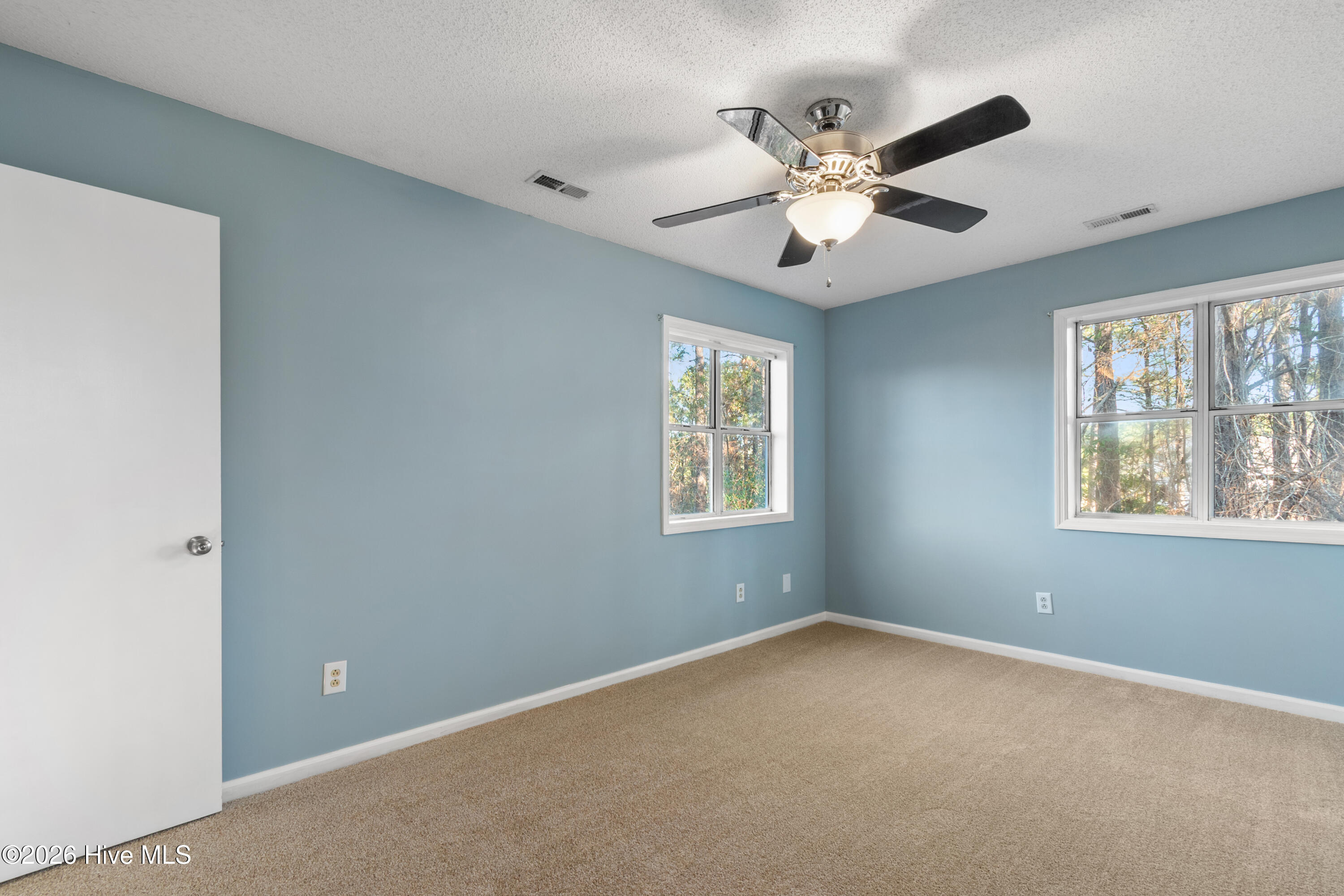 100549845 | Photo 22