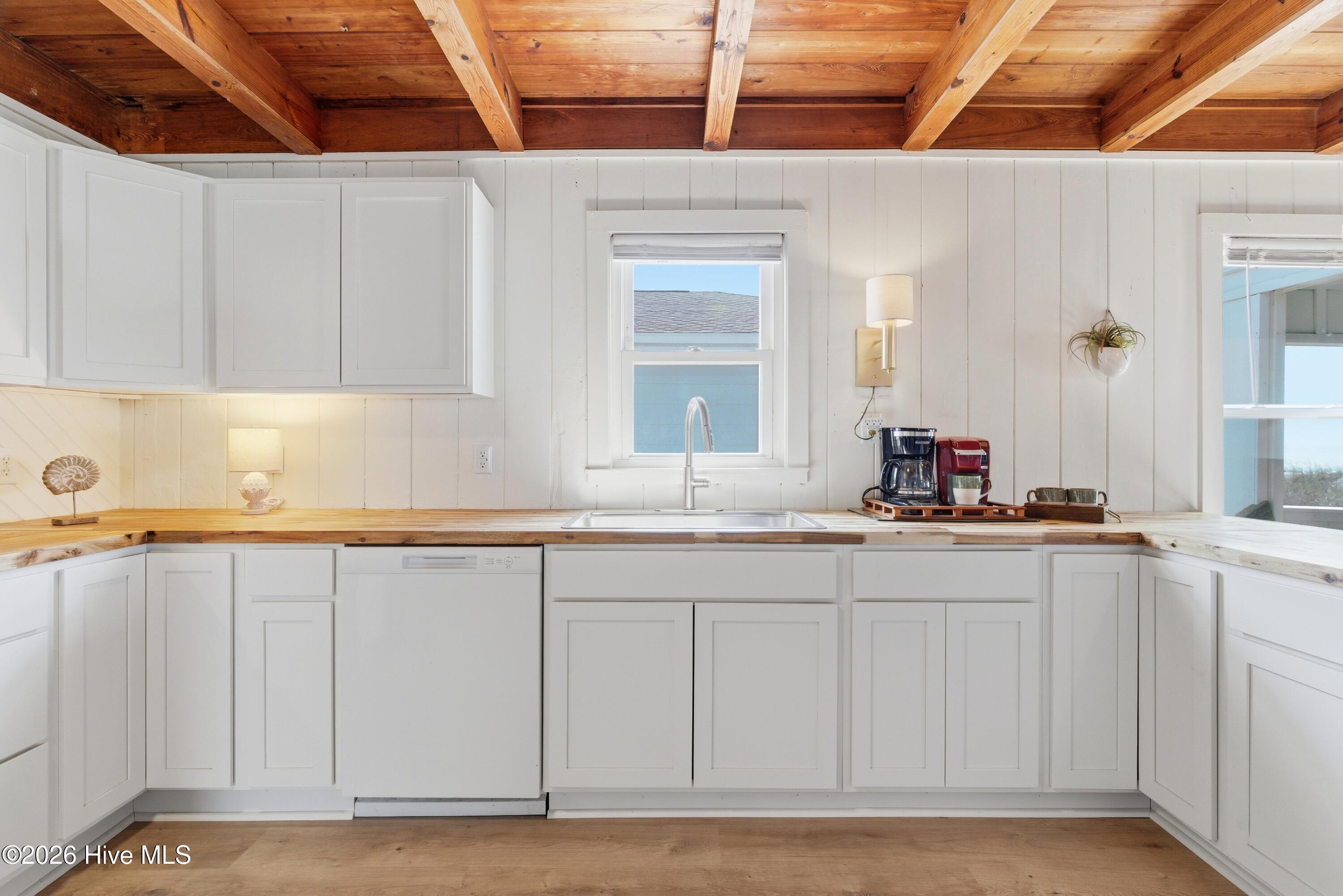 100570347 | Photo 24