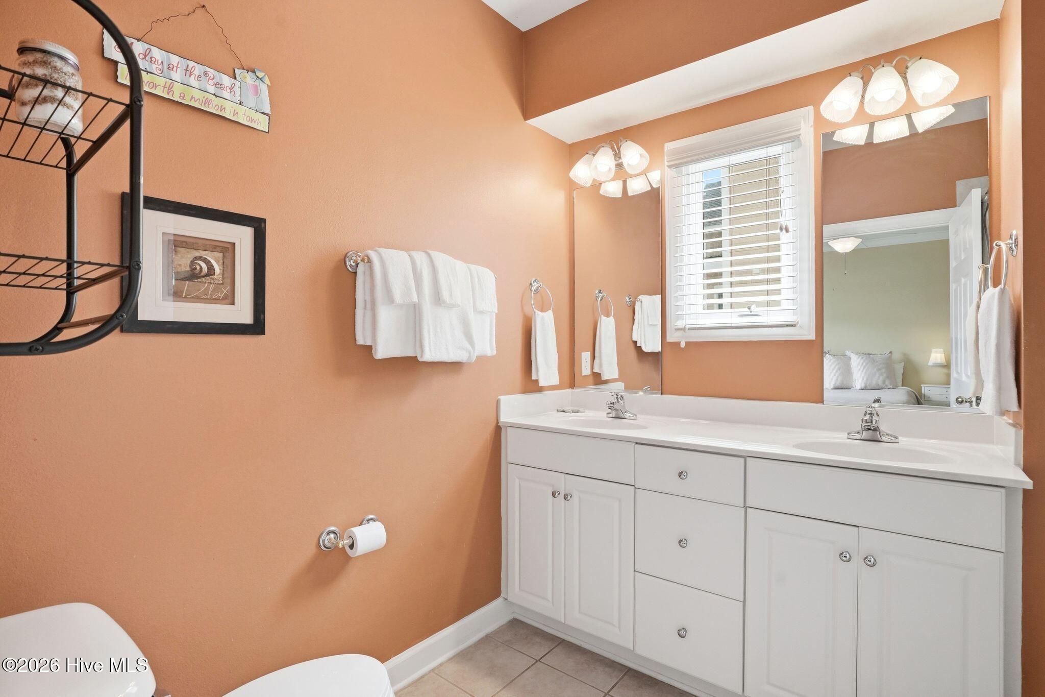 100560222 | Photo 33