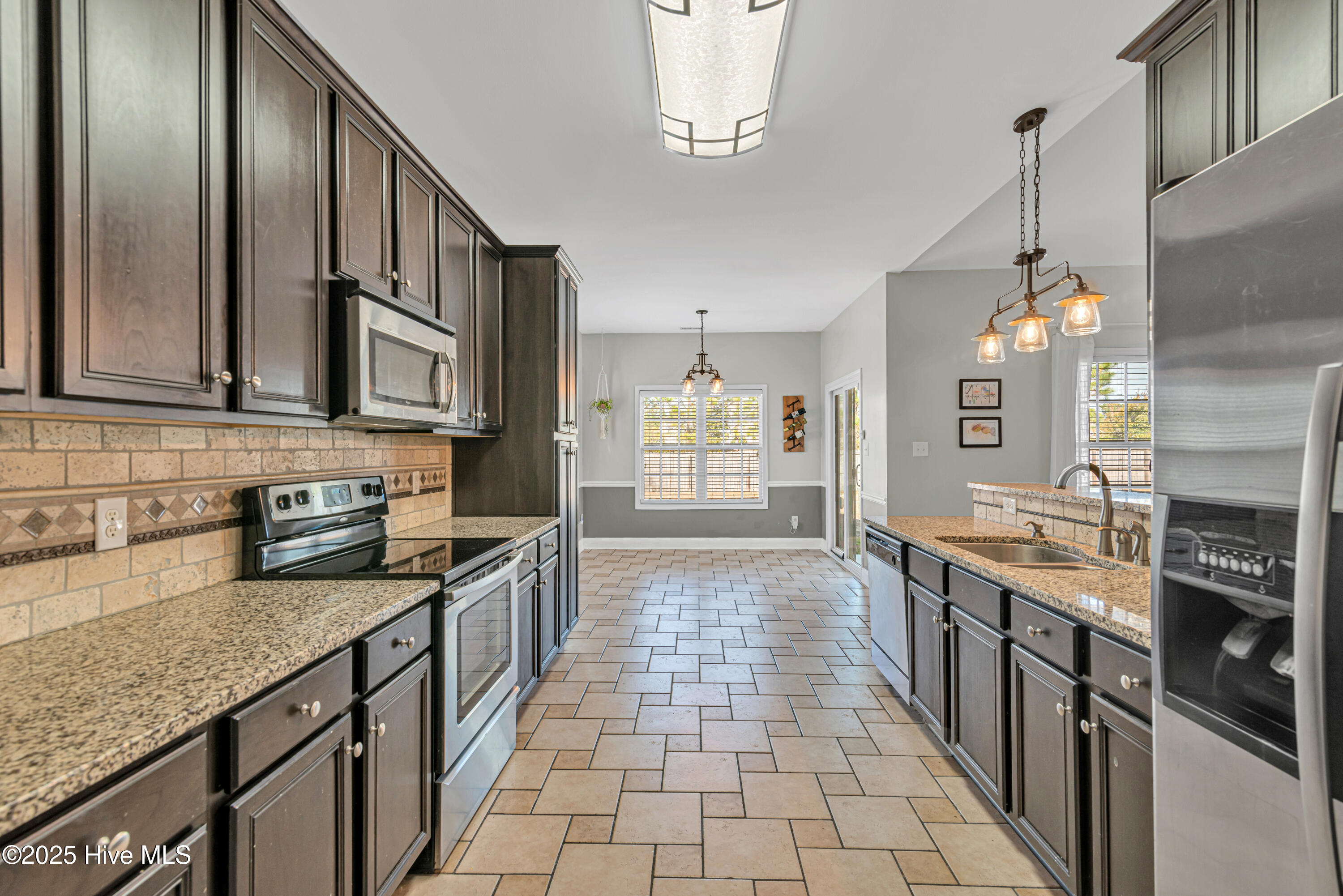 100545574 | Photo 23