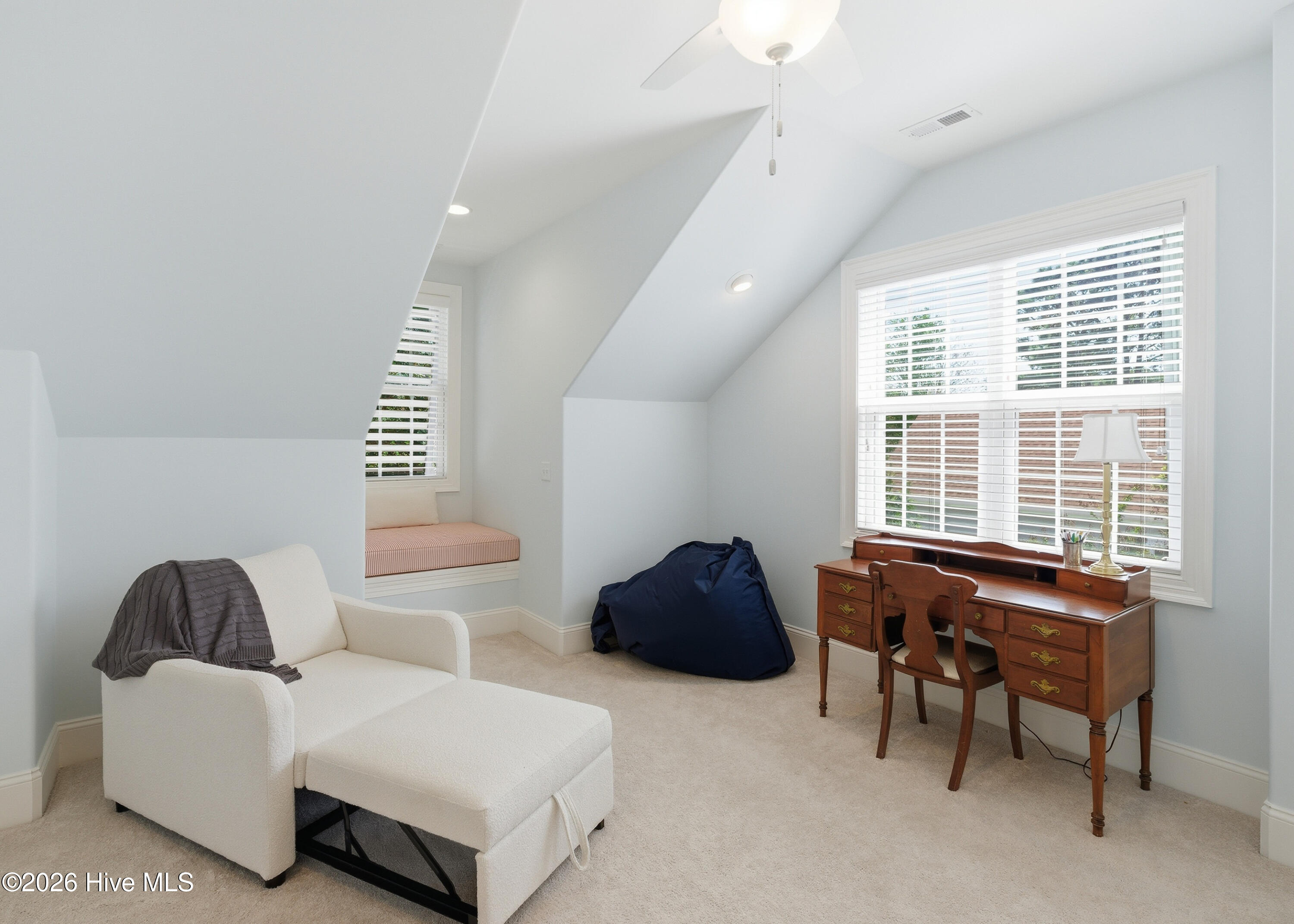 100569454 | Photo 50