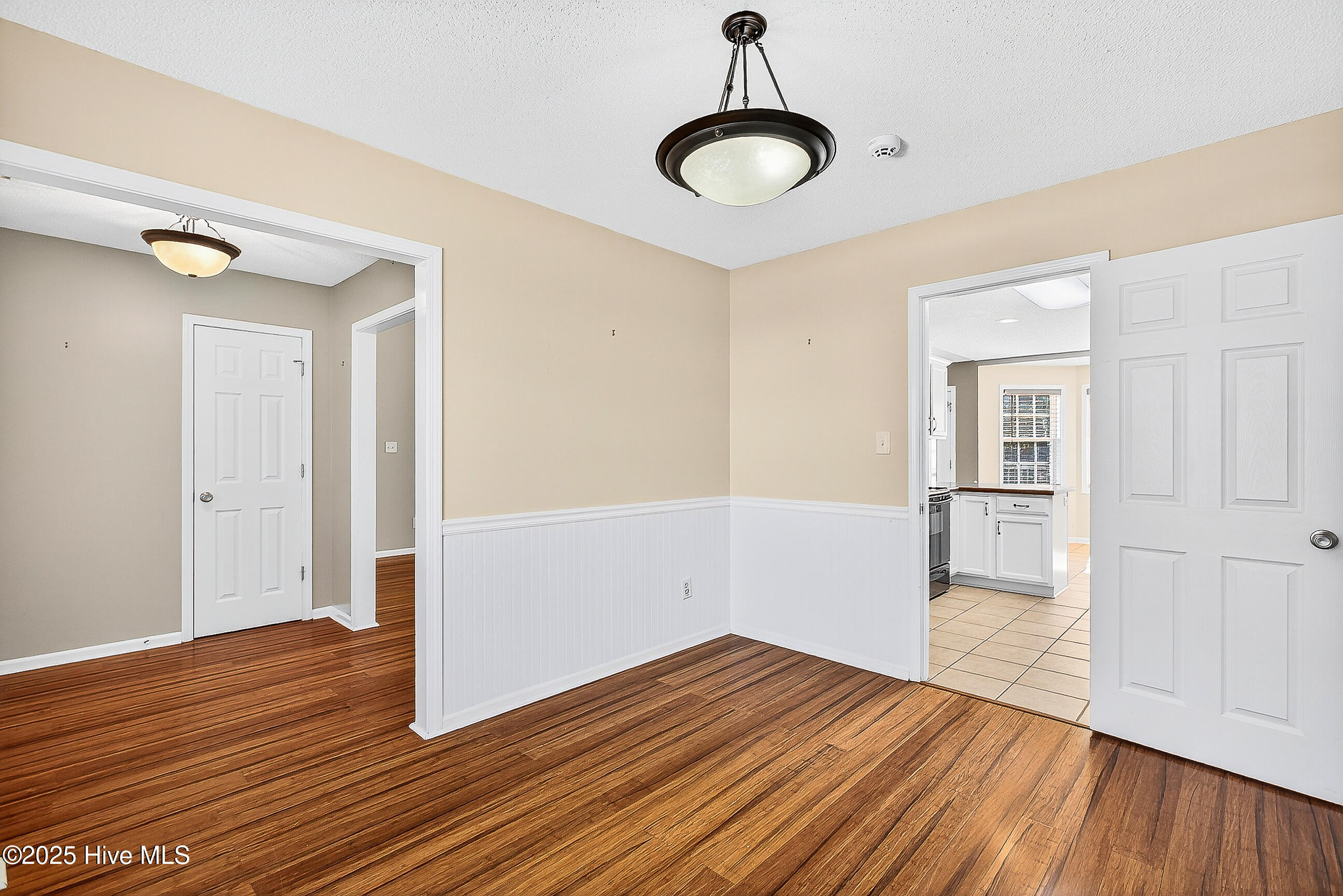 100540052 | Photo 14