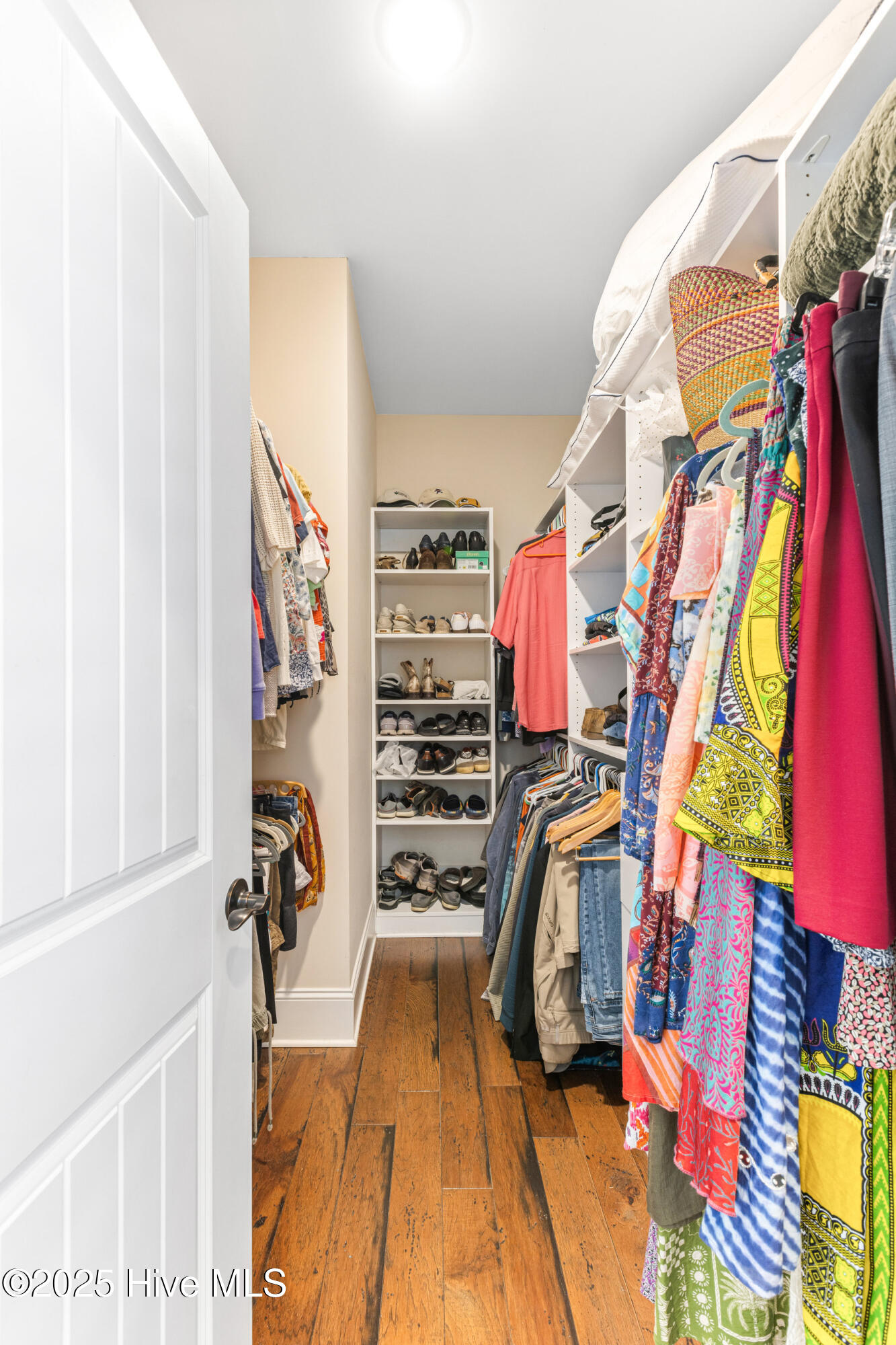 100544717 | Photo 24