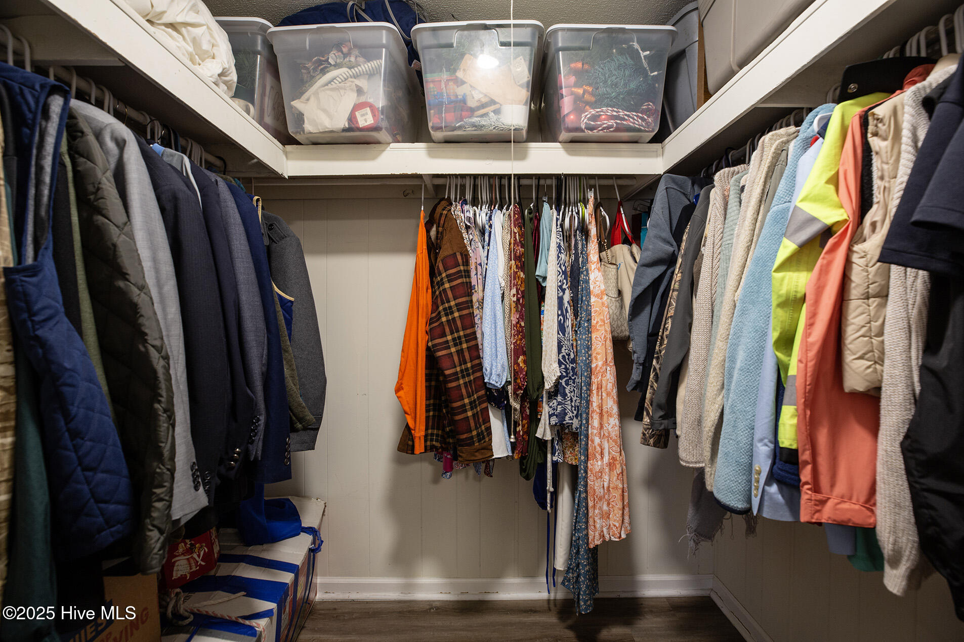 100544920 | Photo 32