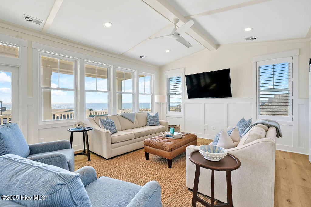 100541995 | Photo 39