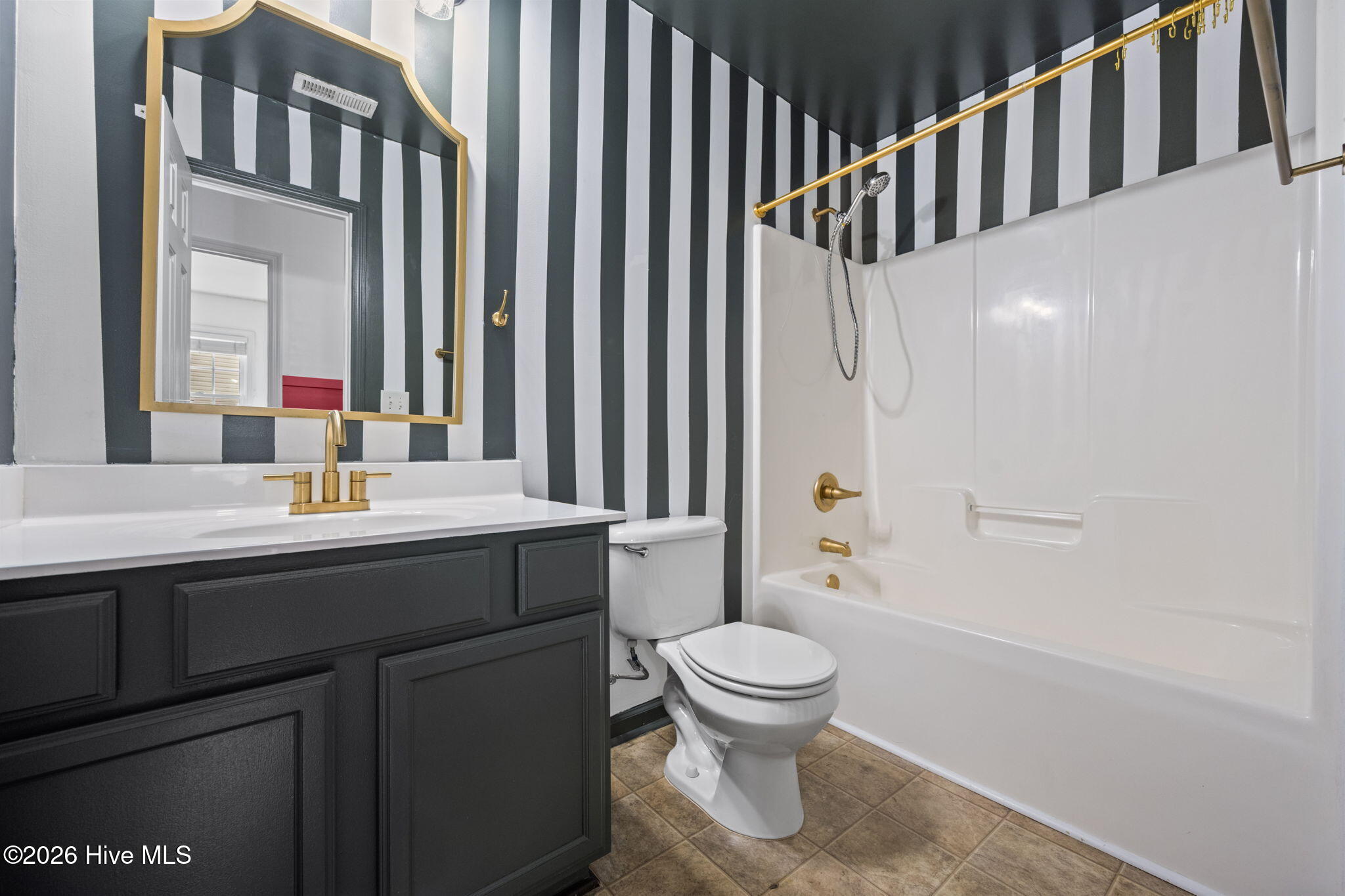 100565061 | Photo 37