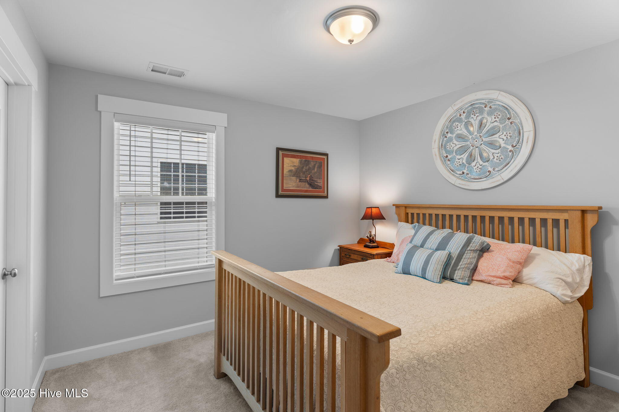 100526886 | Photo 35