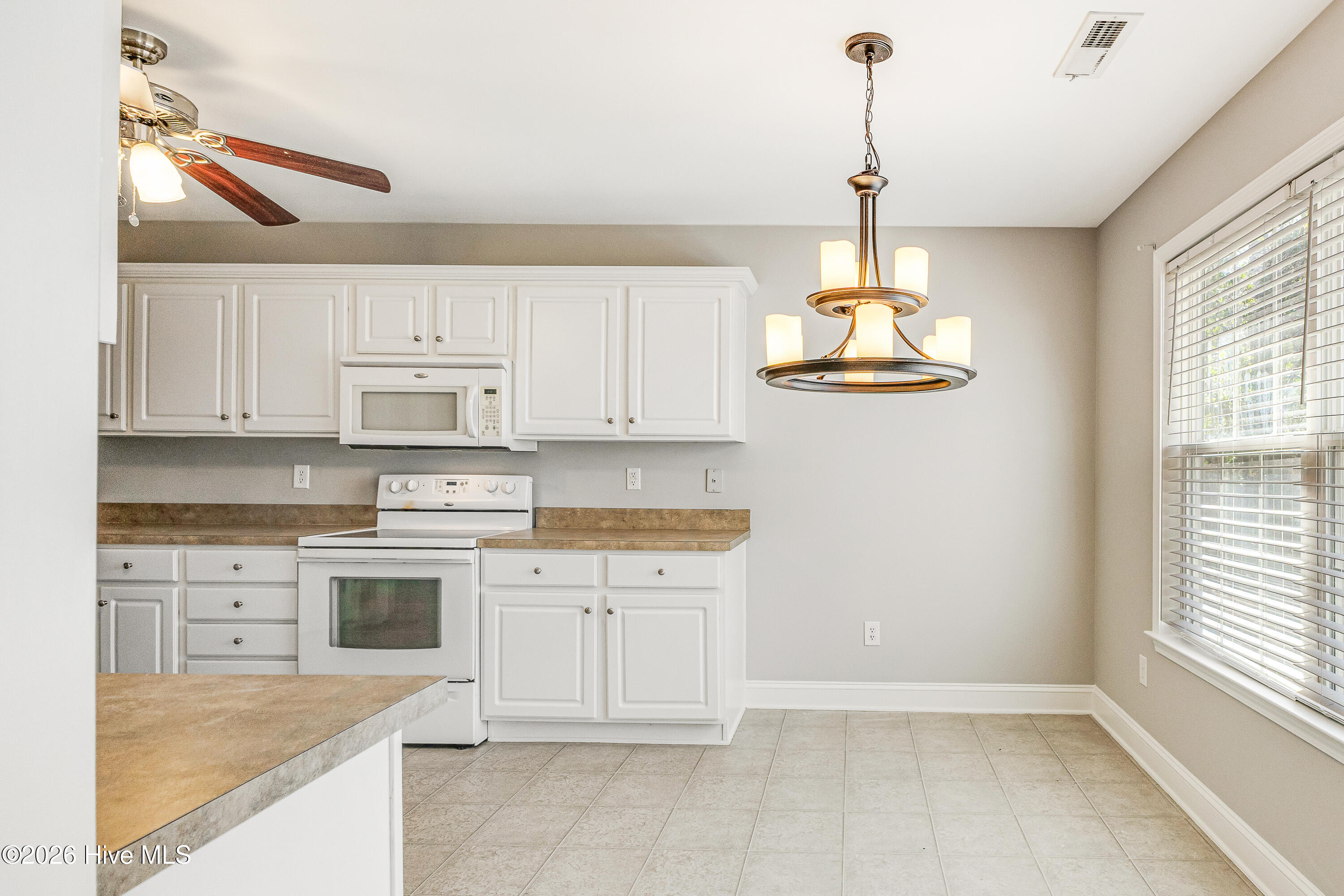 100559243 | Photo 16