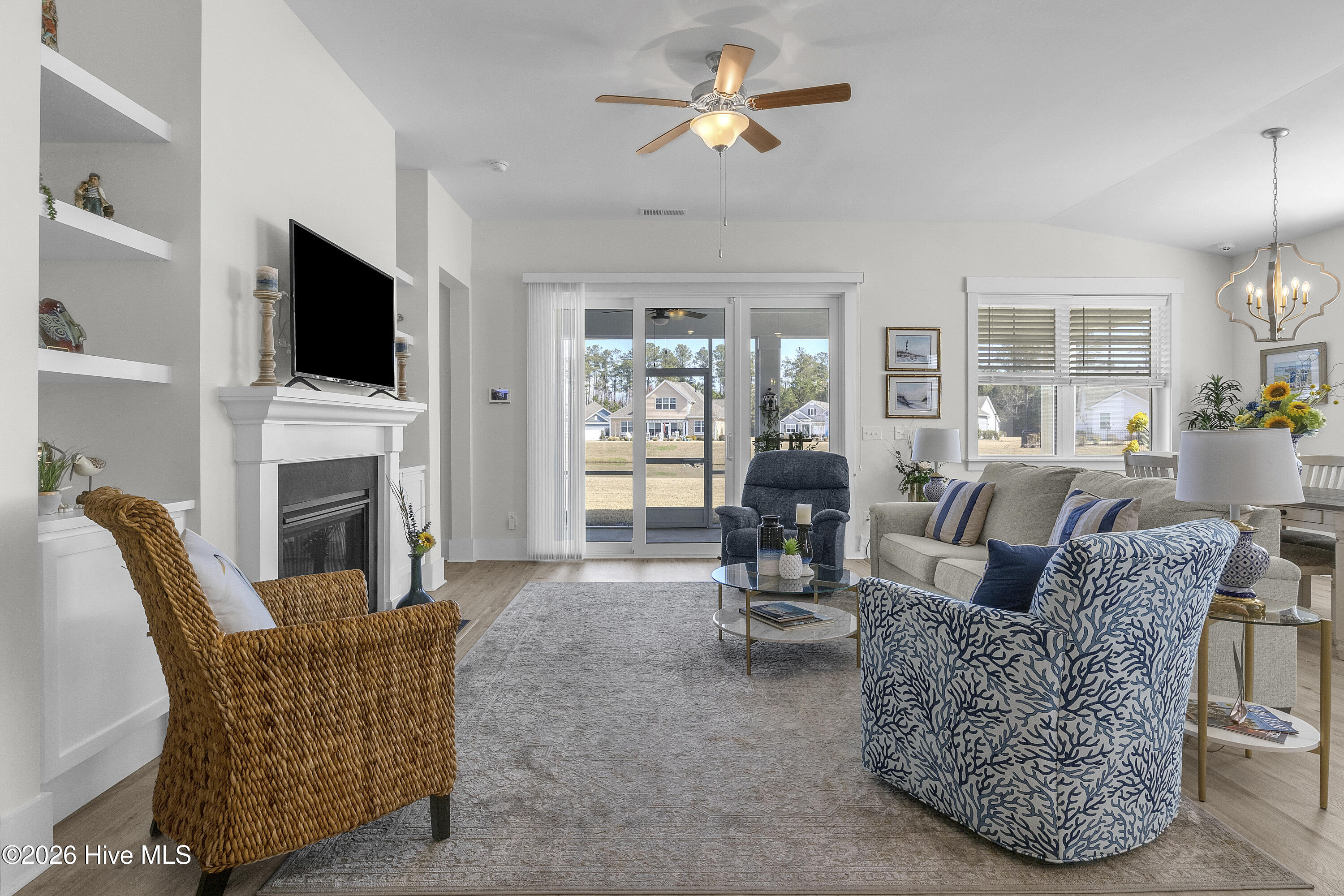 100557593 | Photo 12