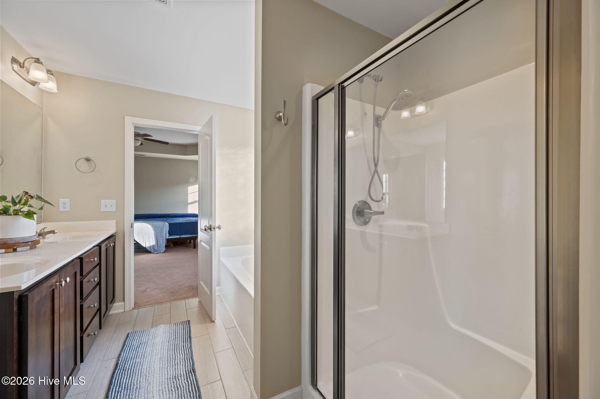 100568567 | Photo 23