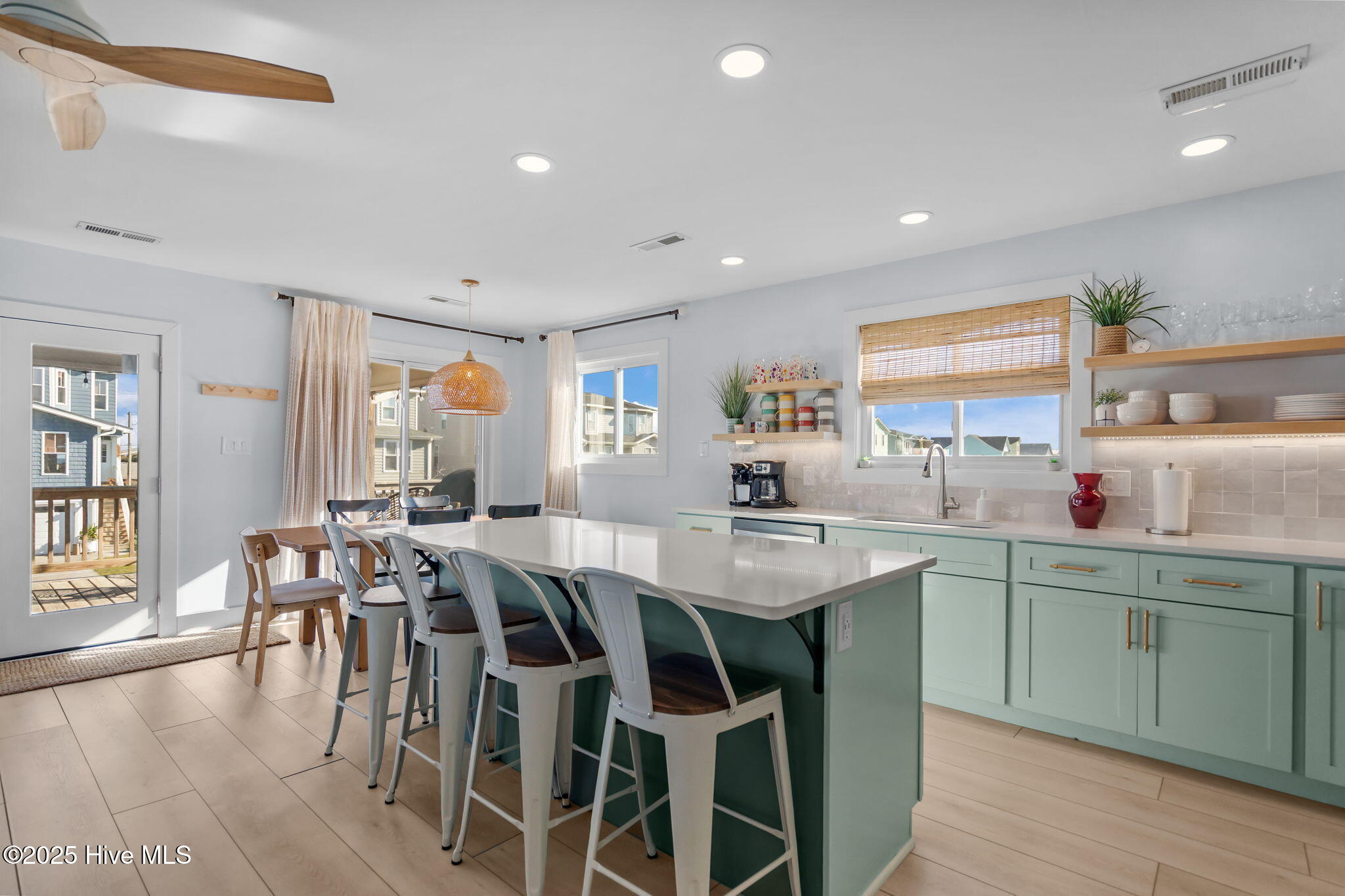 100541863 | Photo 15