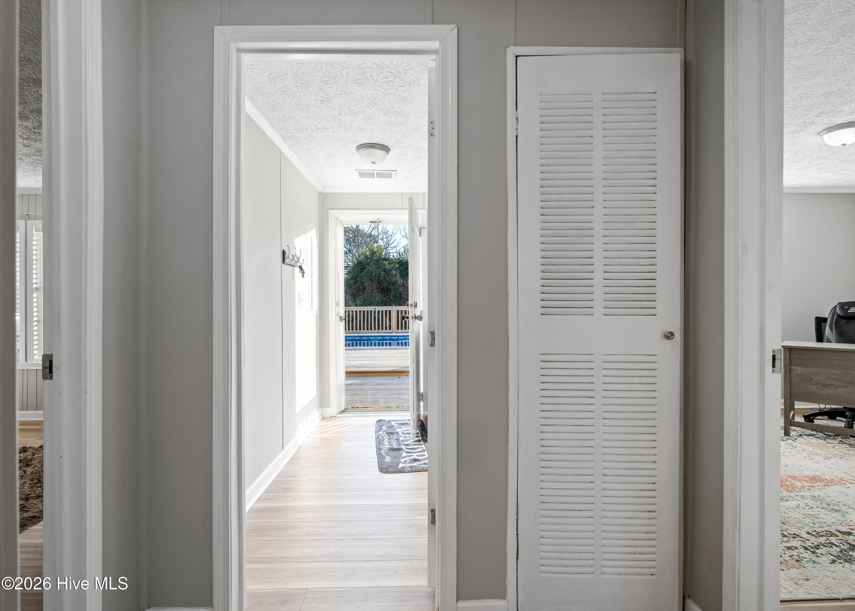 100548742 | Photo 23